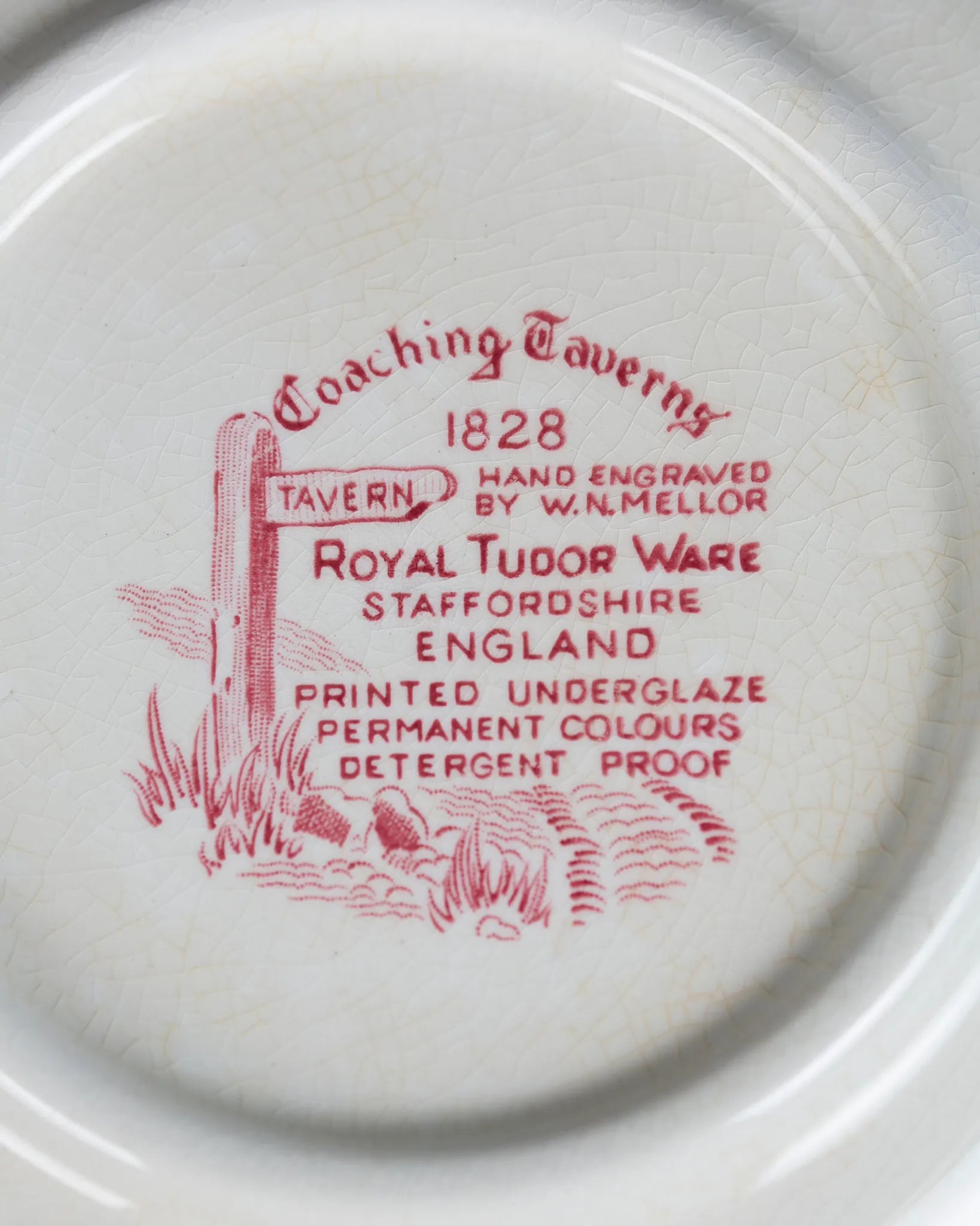 Royal-Tudor-Schuessel-englisches-Porzellan