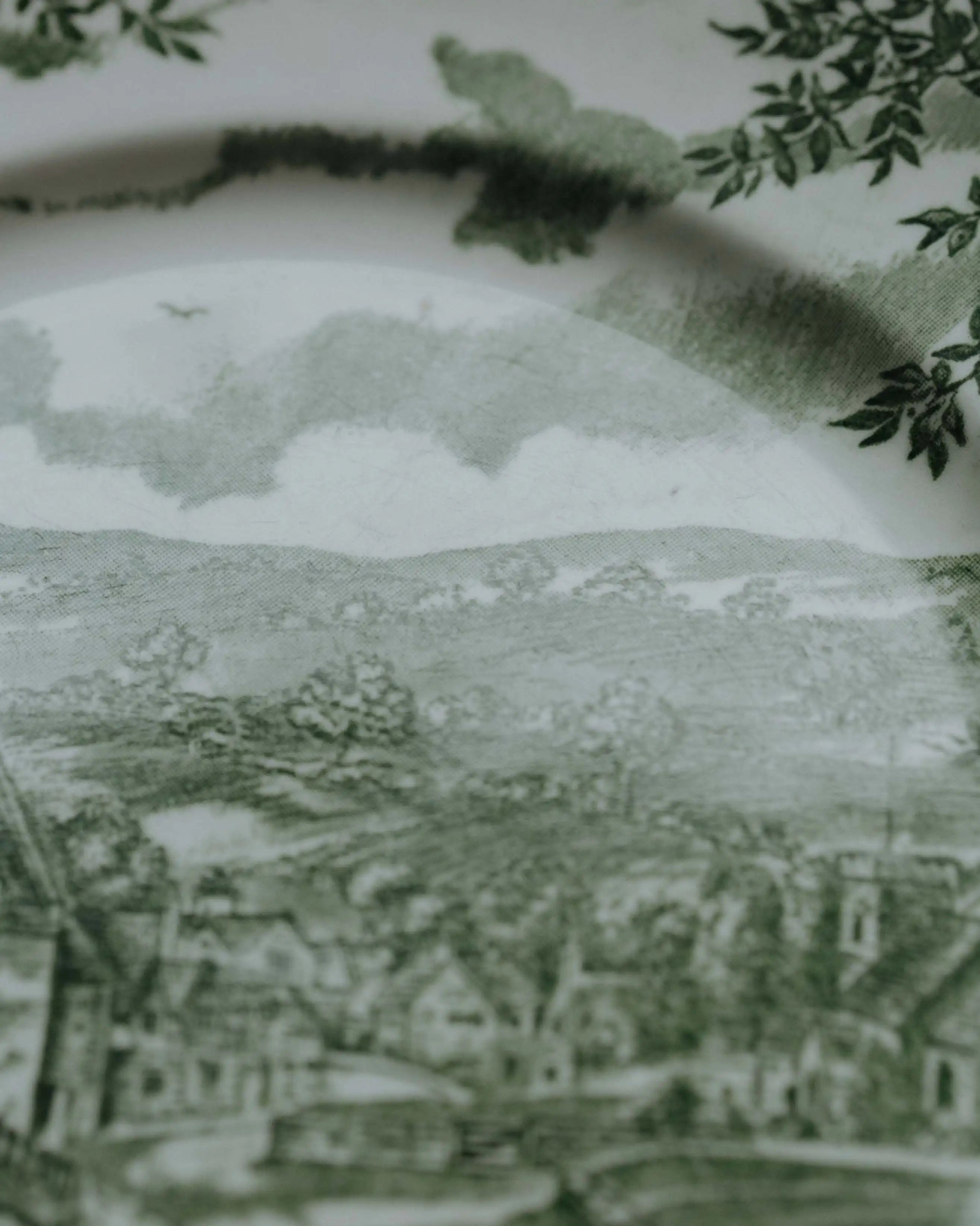 Detail Second-Hand Teller gebraucht, ein Stueck zum Servieren und Anrichten, englische Teller im landhausstil