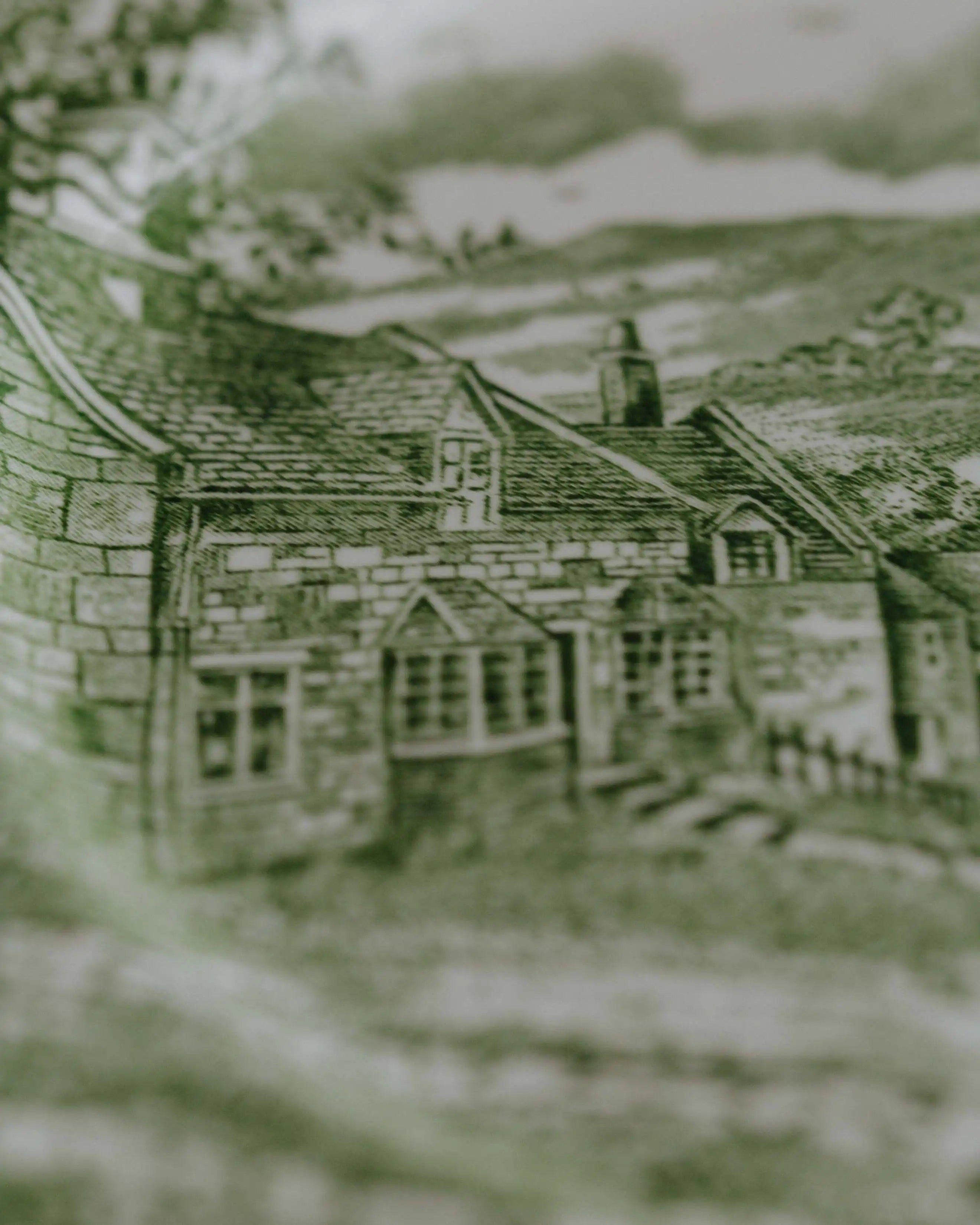 Detail Second-Hand Teller gebraucht, ein Stueck zum Servieren und Anrichten, englische Teller im landhausstil