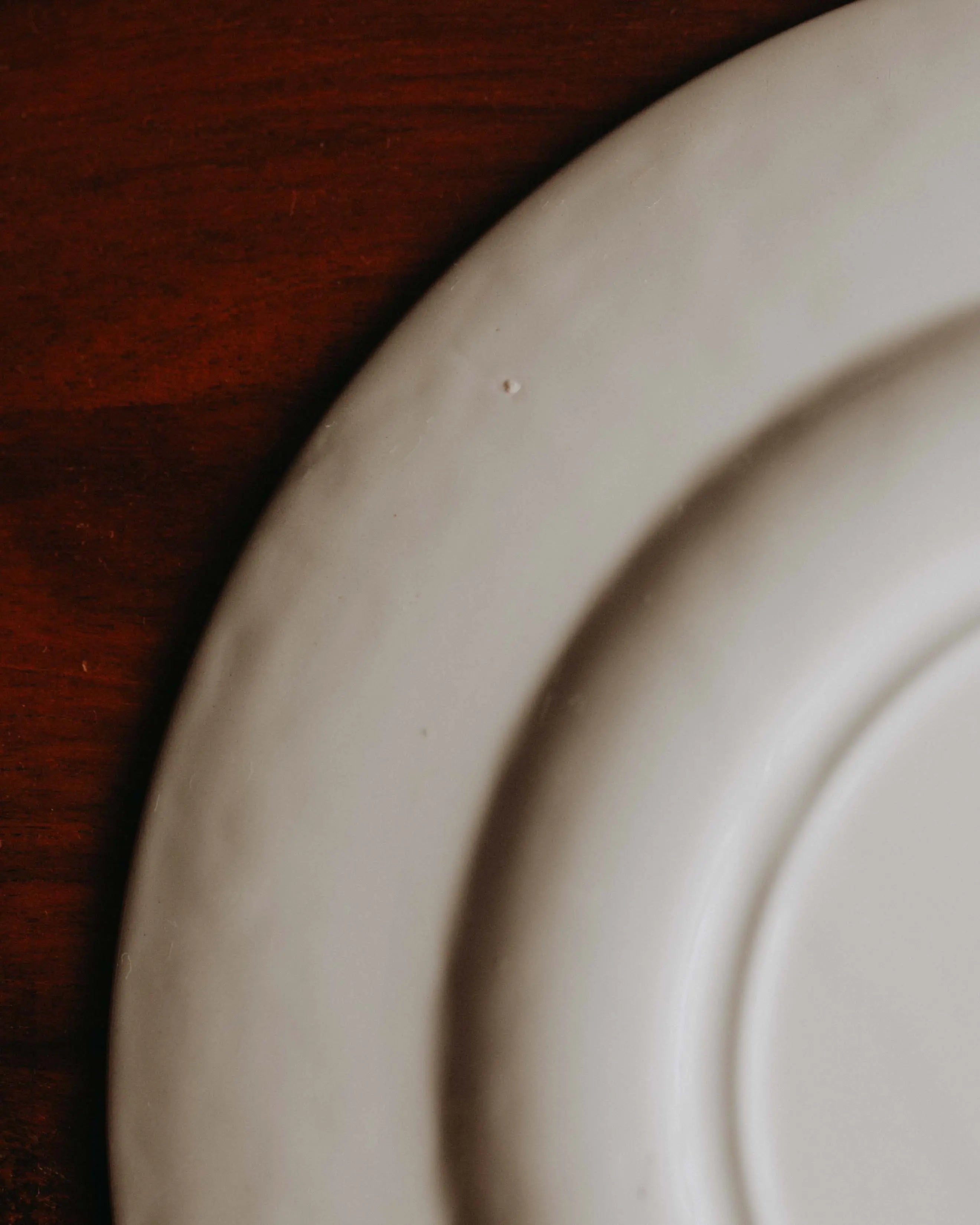 Makel Second-Hand Teller gebraucht, ein Stueck zum Servieren und Anrichten, englische Teller im landhausstil