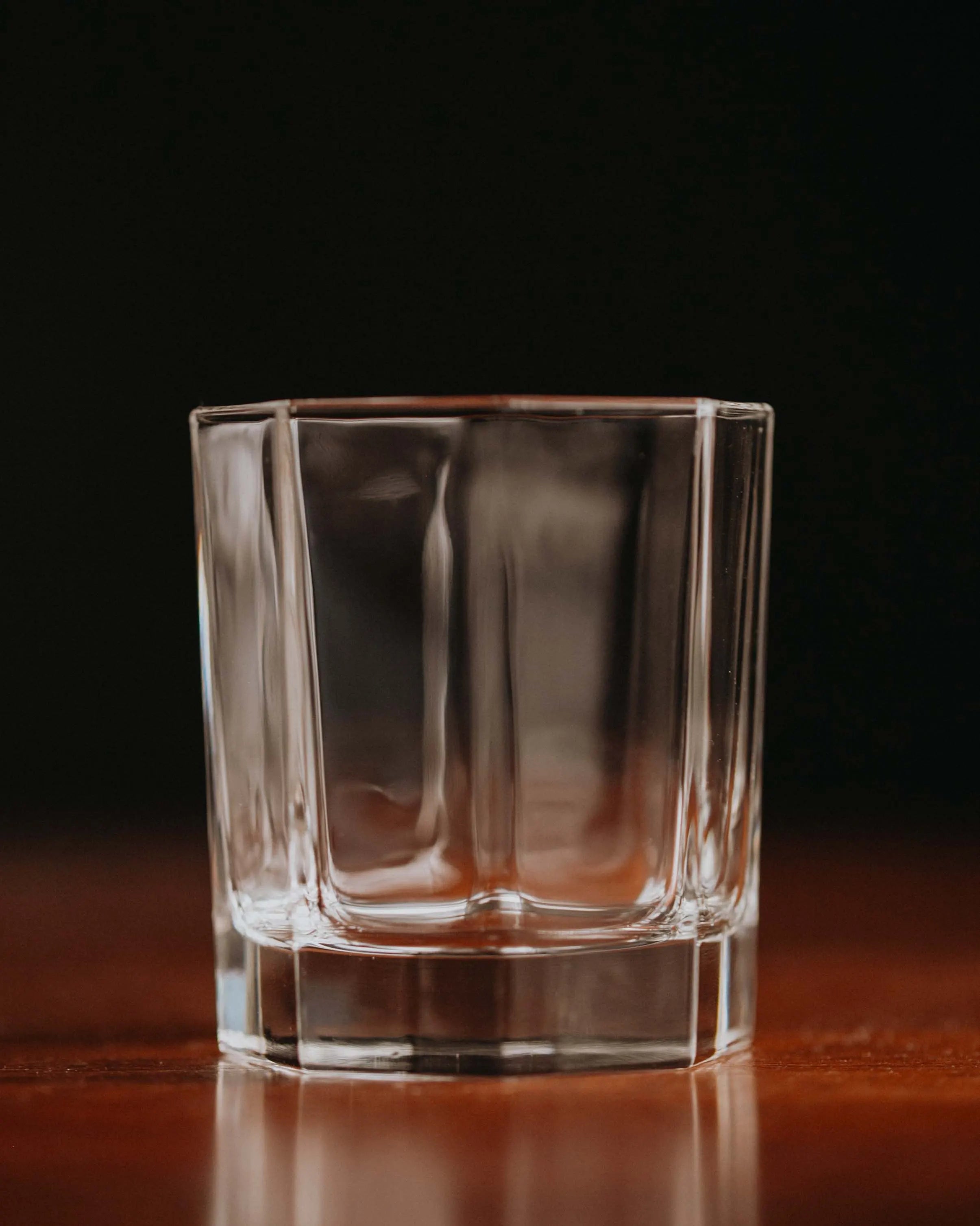 Second-Hand Trinkglas gebraucht, ein Glas fuer dich und deine Gaeste zum Anstossen oktagonal und zylindrisch