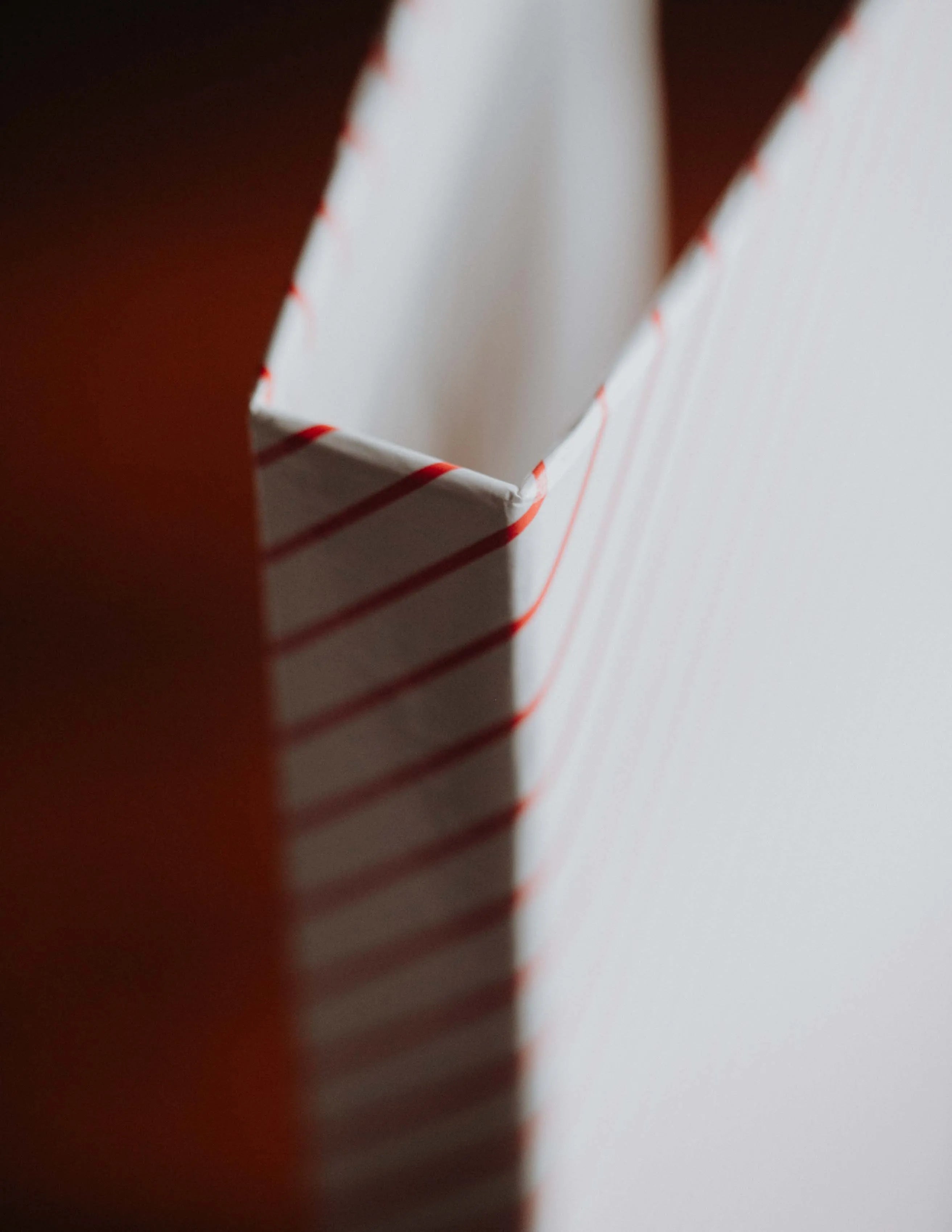 Detailaufnahmen Vintage Fotoalbum mit sichtbarer Patina, ein Objekt zum Bewahren und Gestalten eigener Erinnerungen