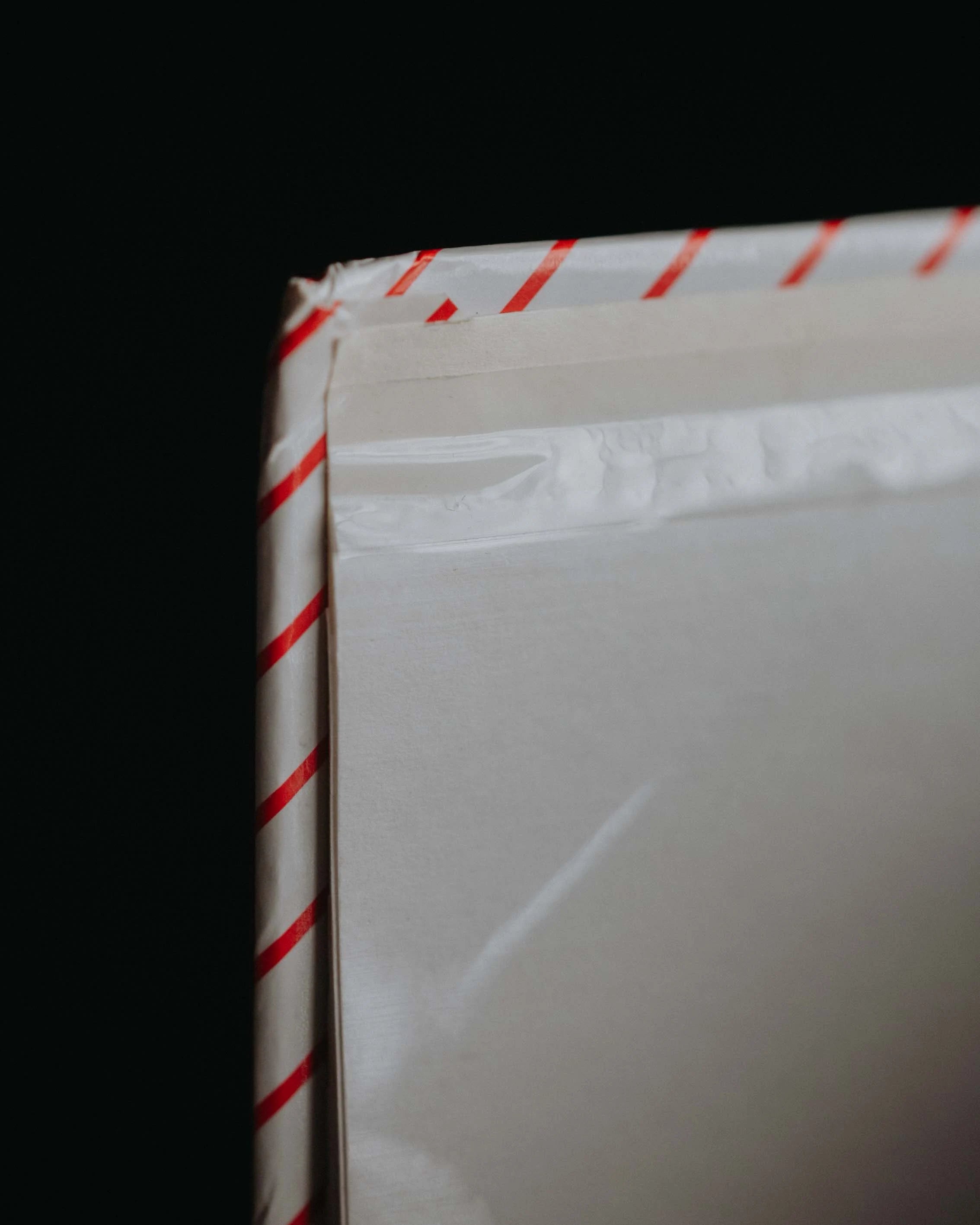 Detailaufnahme Vintage Fotoalbum mit sichtbarer Patina ein Objekt zum Bewahren und Gestalten eigener Erinnerungen