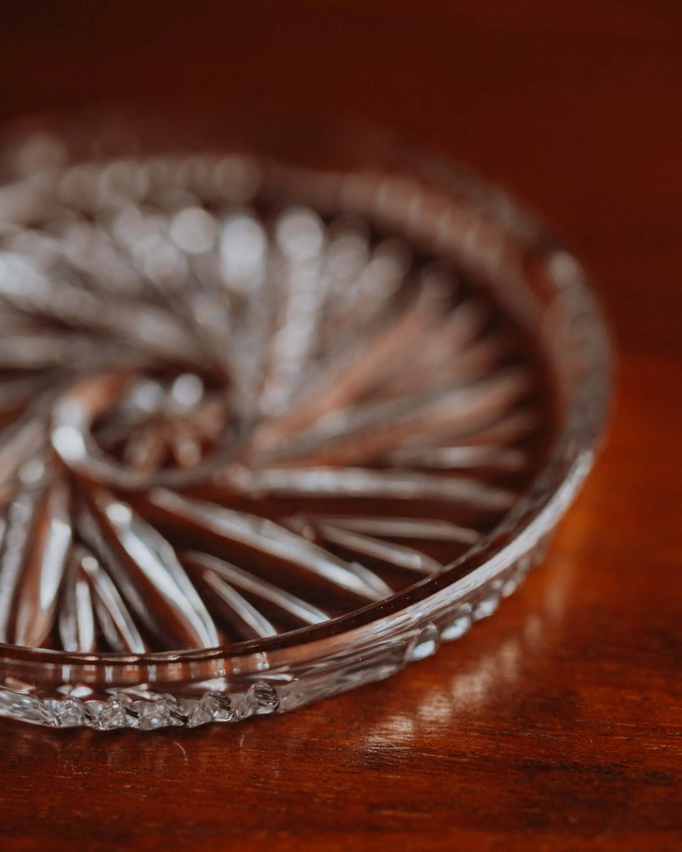 Detail Vintage Untersetzer gebraucht, ein Objekt zum Schuetzen und Arrangieren von Anna Huette mit Originalkarton