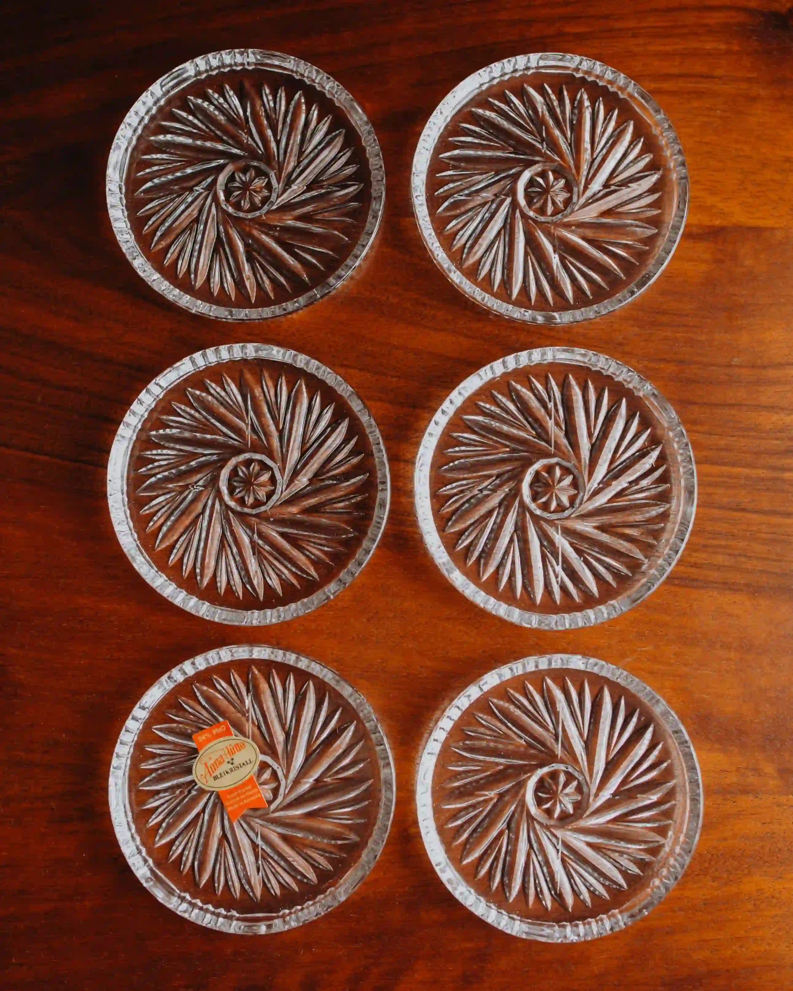 Sammlung von Vintage Untersetzer gebraucht, ein Objekt zum Schuetzen und Arrangieren von Anna Huette mit Originalkarton