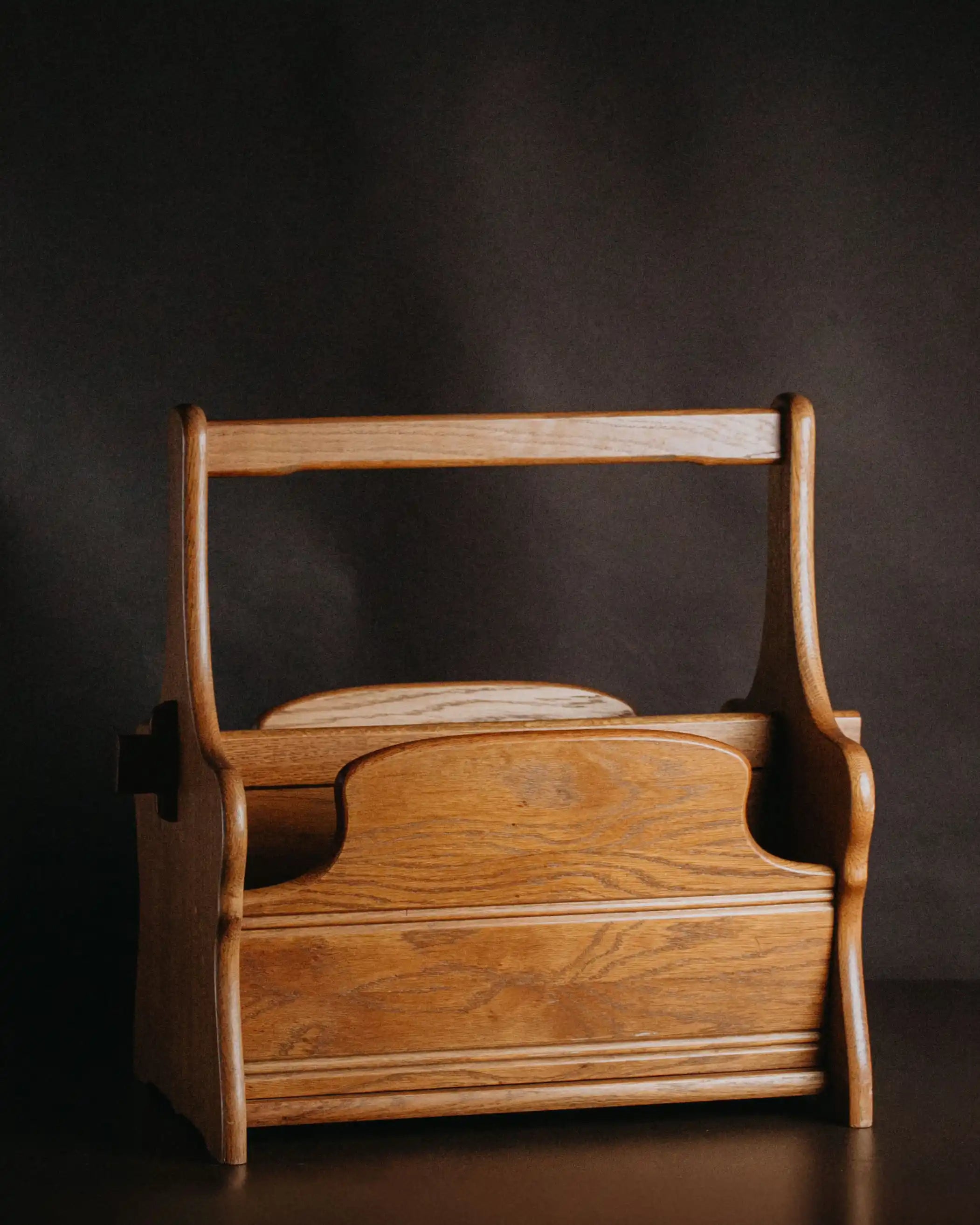 Vintage Zeitungsständer gebraucht – ein Objekt zum Ordnen und Präsentieren von Papieren