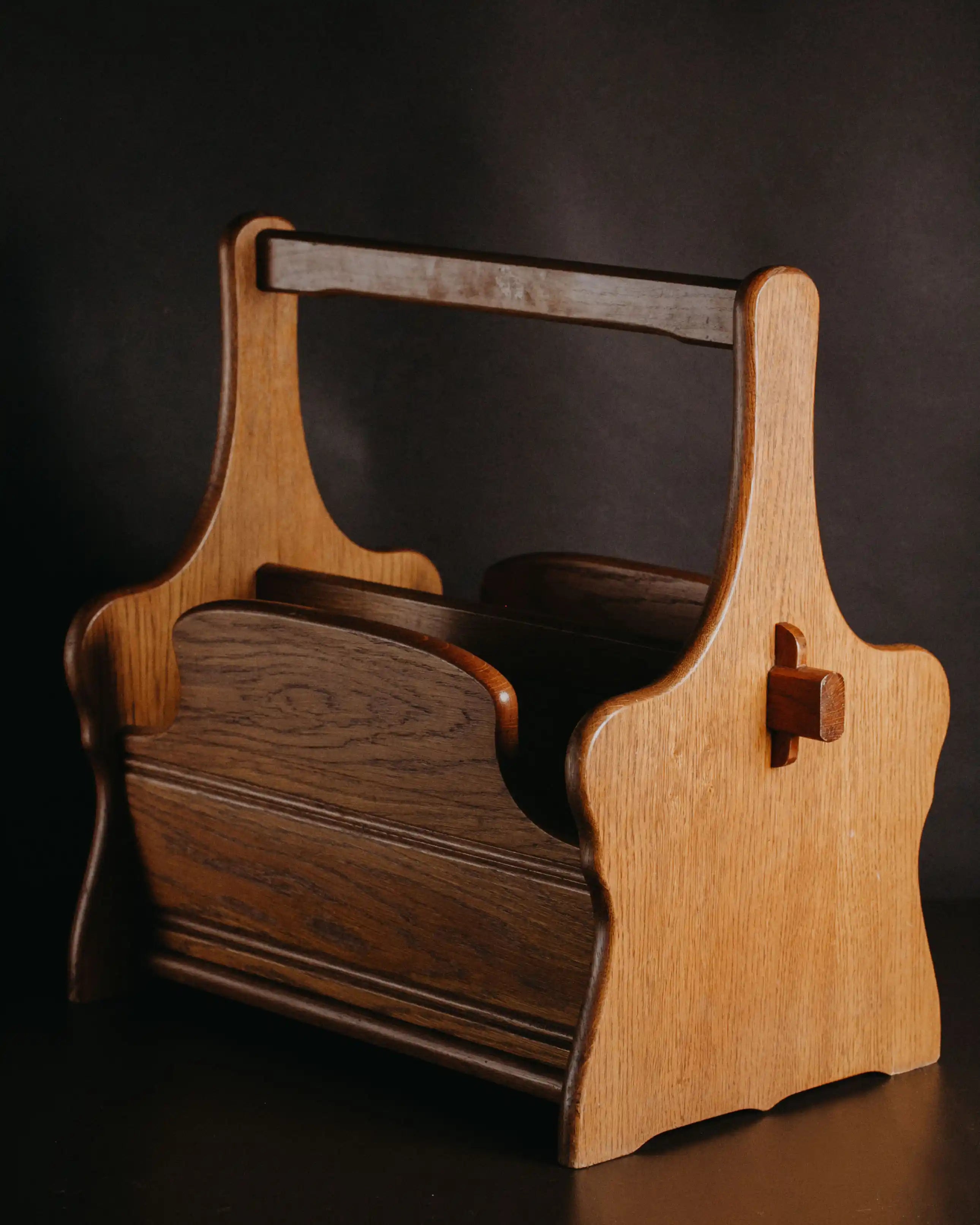 Vintage Zeitungsständer gebraucht – ein Objekt zum Ordnen und Präsentieren von Papieren