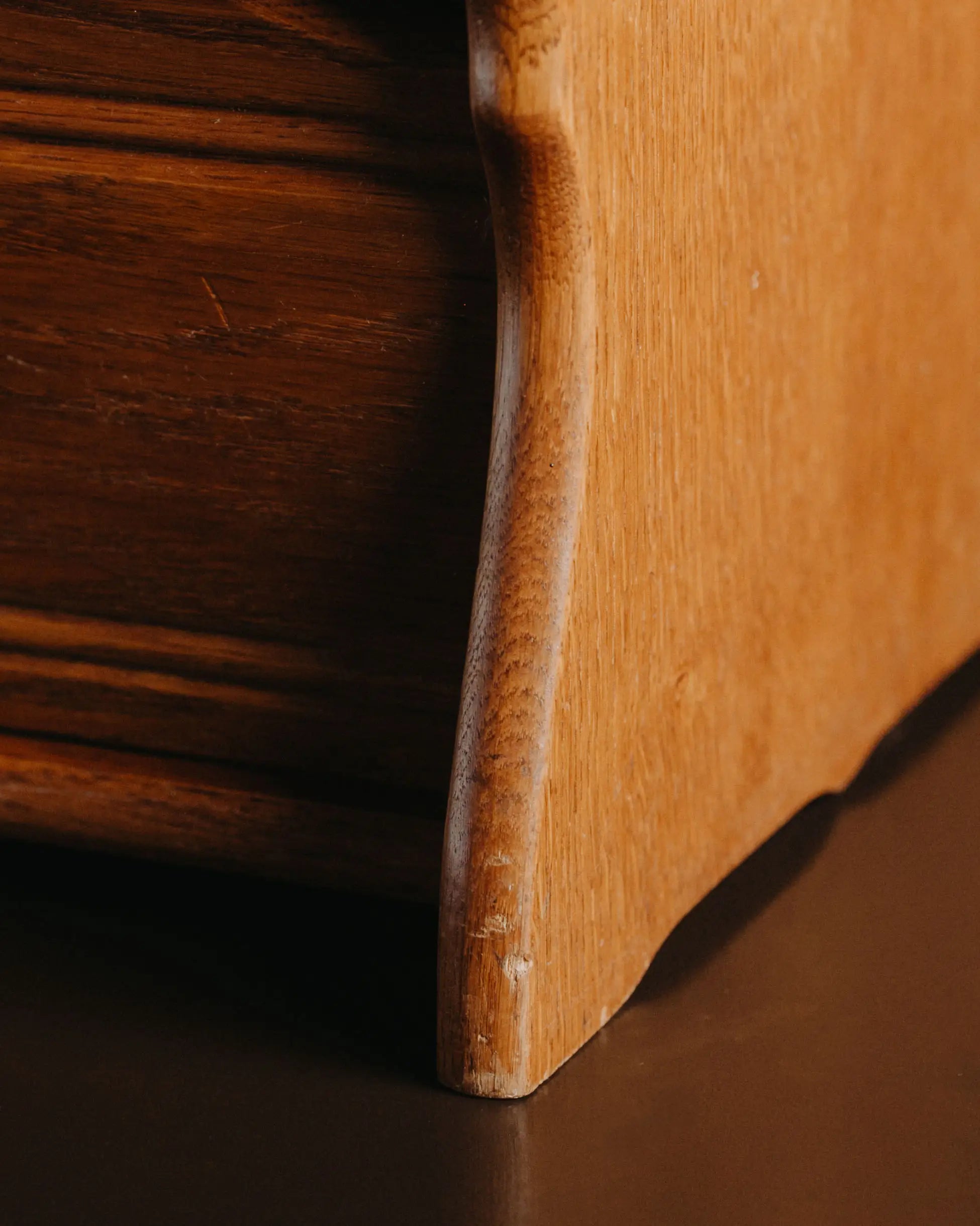 Vintage Zeitungsständer gebraucht – ein Objekt zum Ordnen und Präsentieren von Papieren