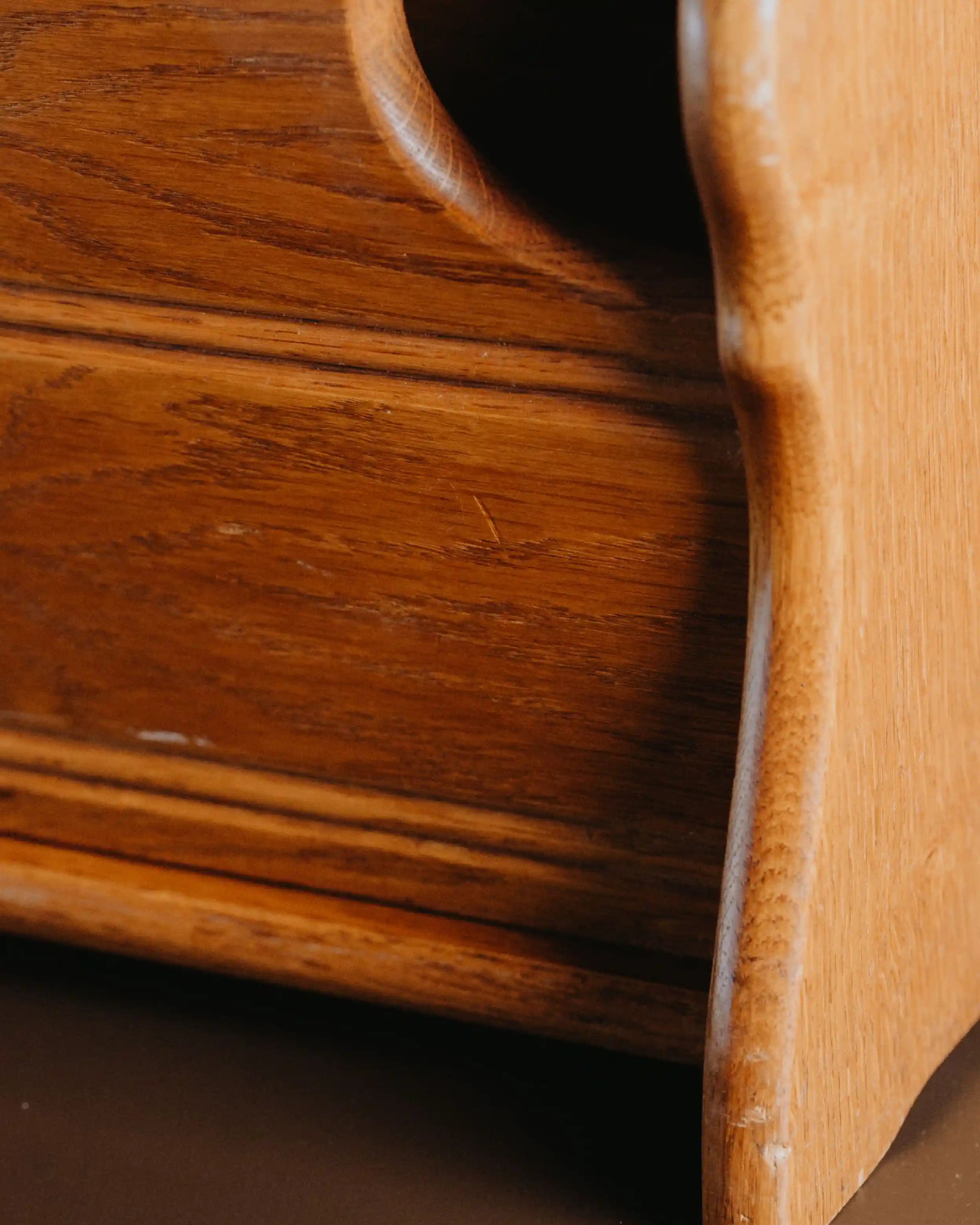 Vintage Zeitungsständer gebraucht – ein Objekt zum Ordnen und Präsentieren von Papieren