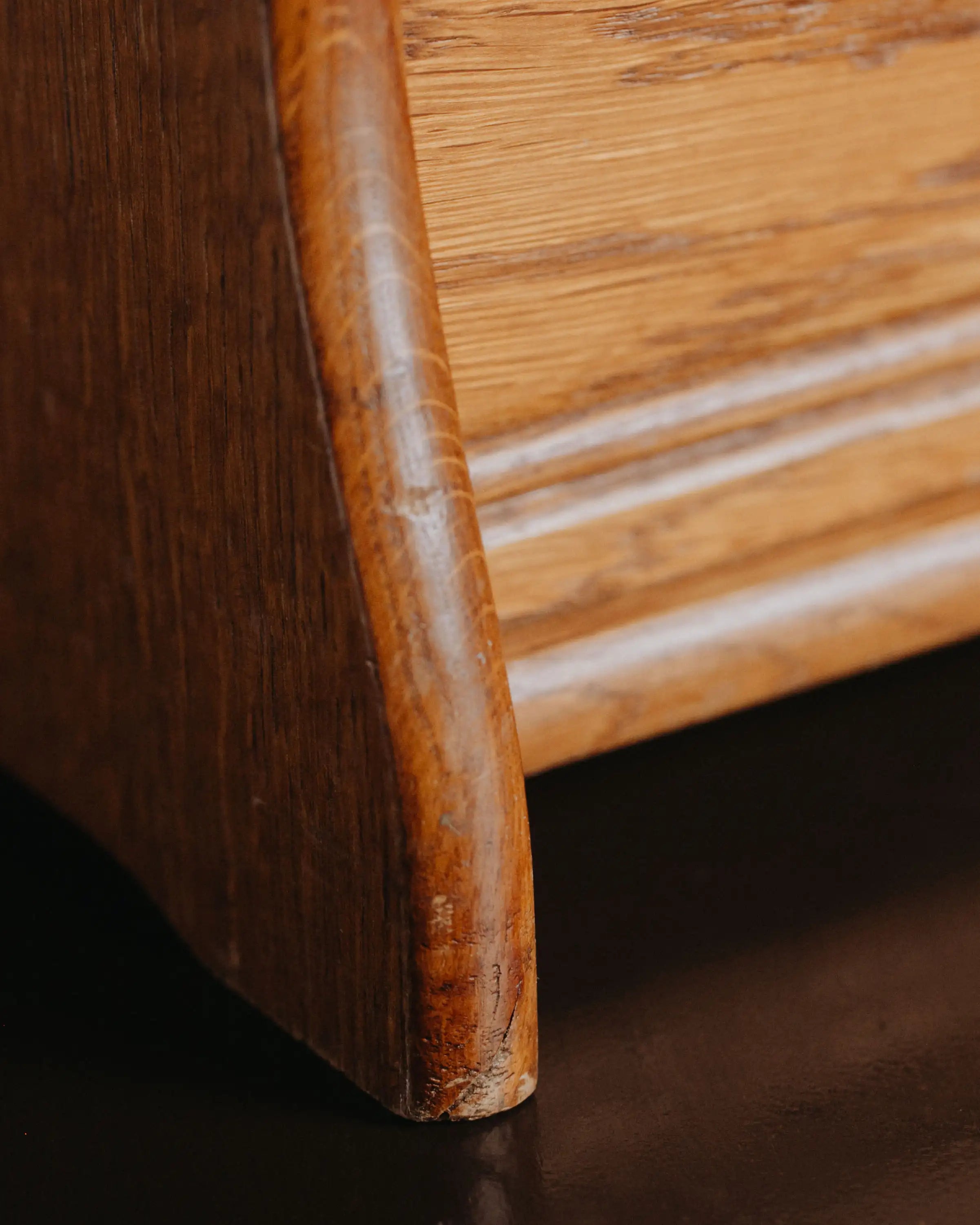 Vintage Zeitungsständer gebraucht – ein Objekt zum Ordnen und Präsentieren von Papieren