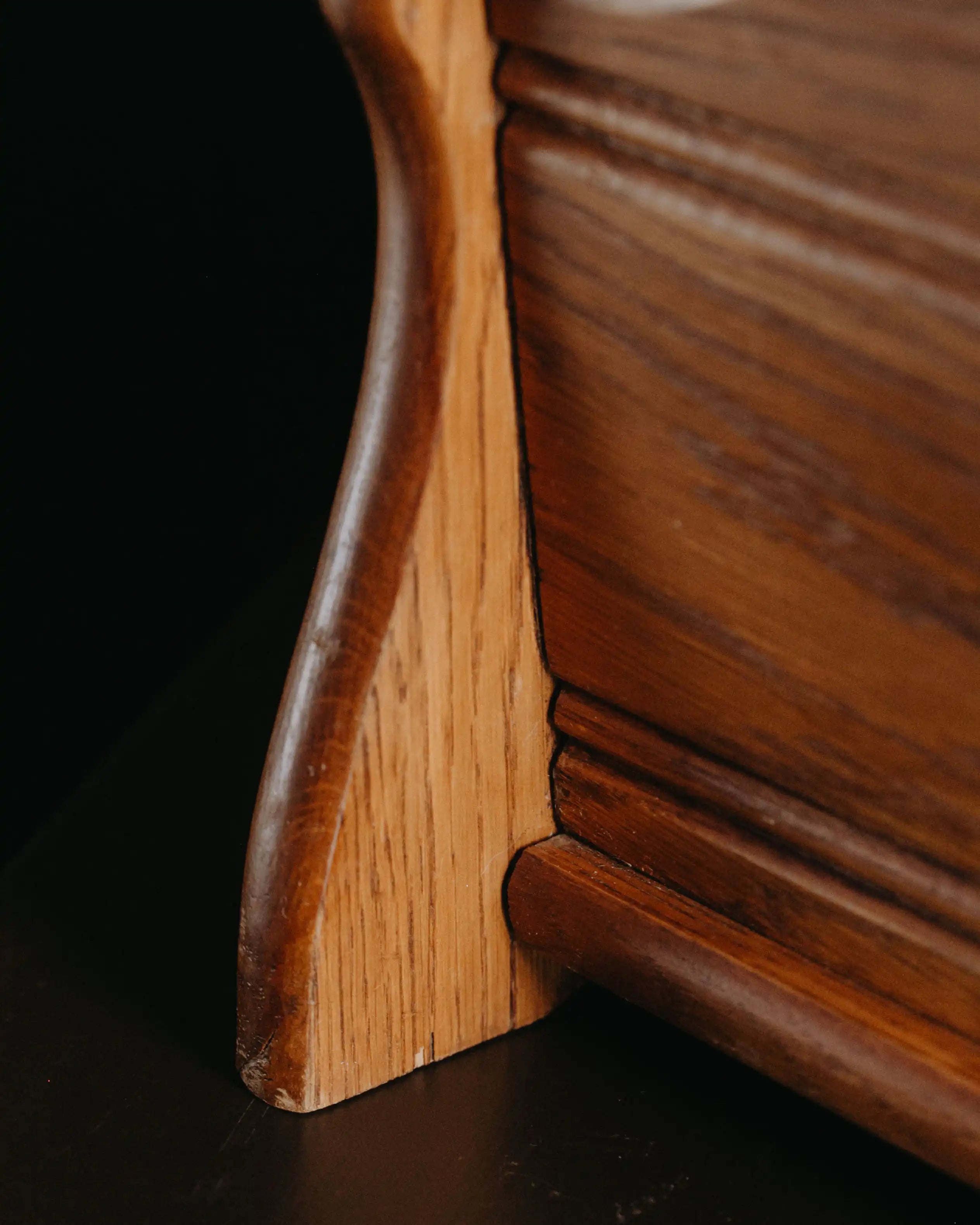 Vintage Zeitungsständer gebraucht – ein Objekt zum Ordnen und Präsentieren von Papieren