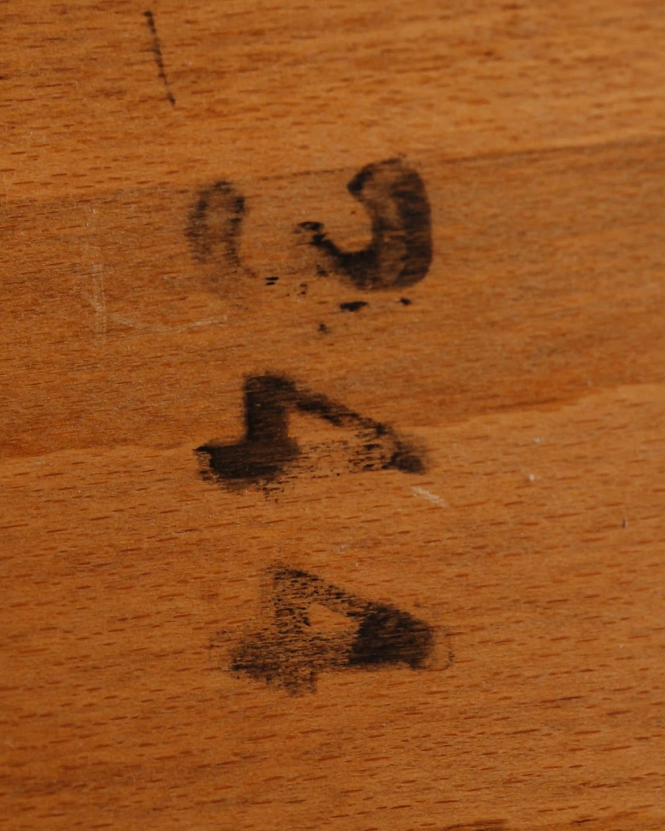 Vintage Zeitungsständer gebraucht – ein Objekt zum Ordnen und Präsentieren von Papieren