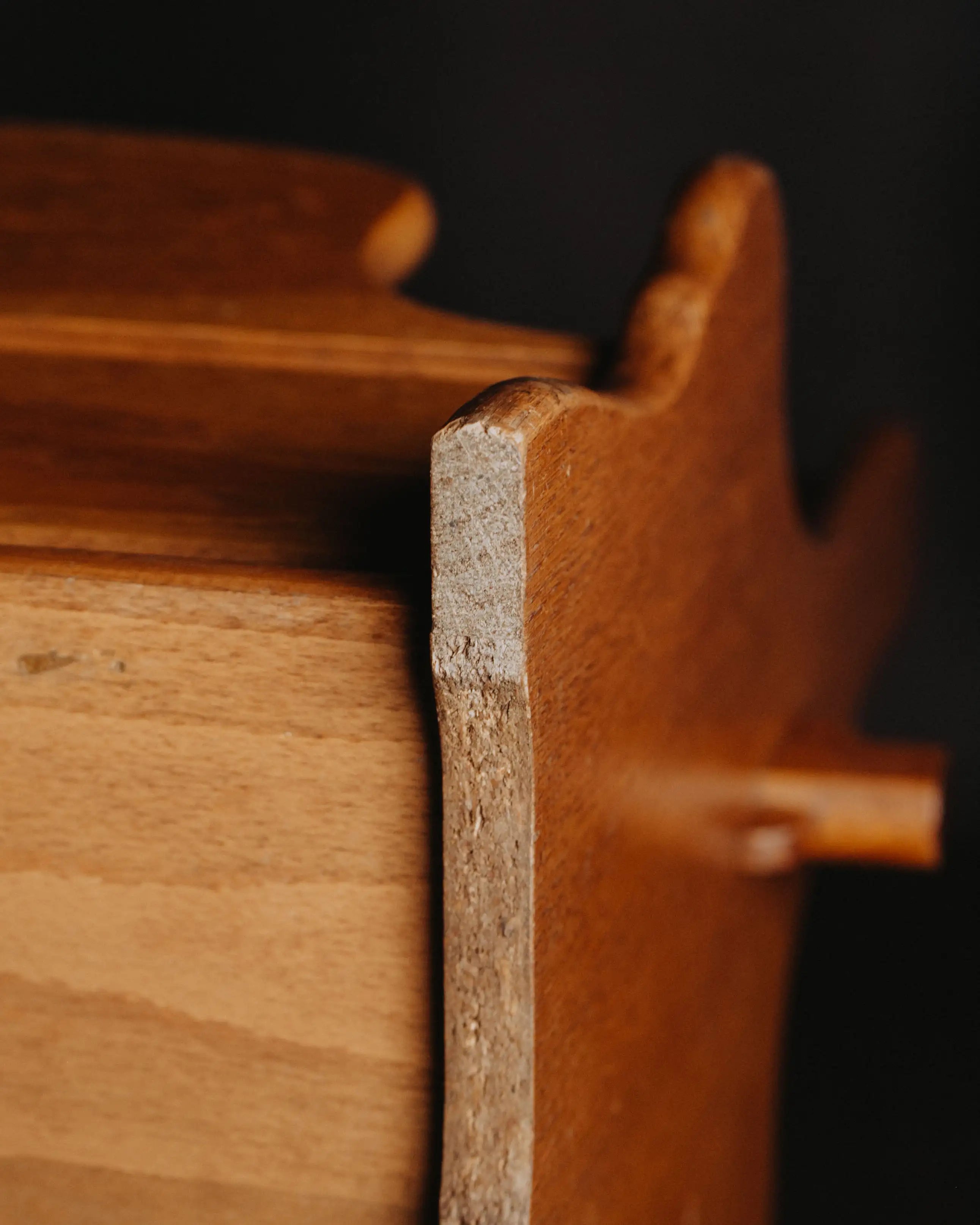 Vintage Zeitungsständer gebraucht – ein Objekt zum Ordnen und Präsentieren von Papieren