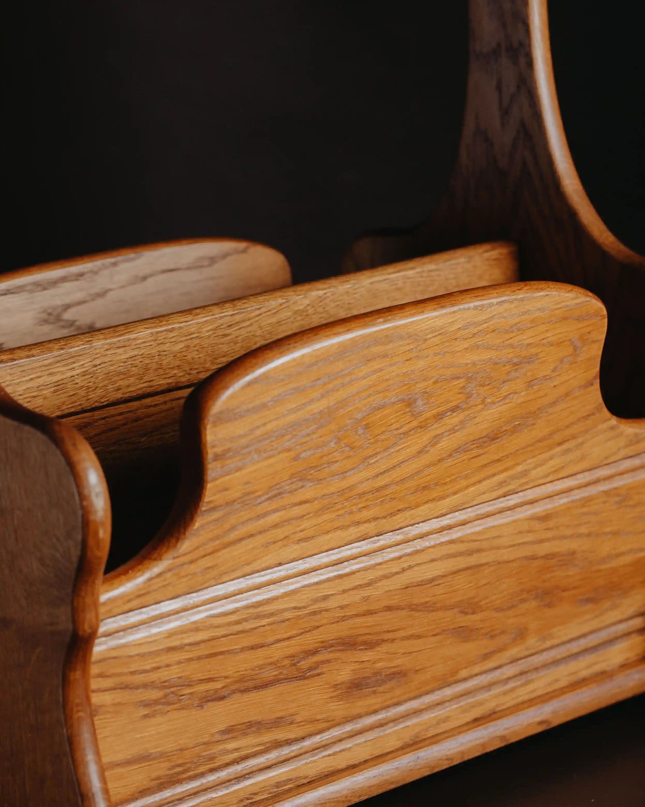 Vintage Zeitungsständer gebraucht – ein Objekt zum Ordnen und Präsentieren von Papieren