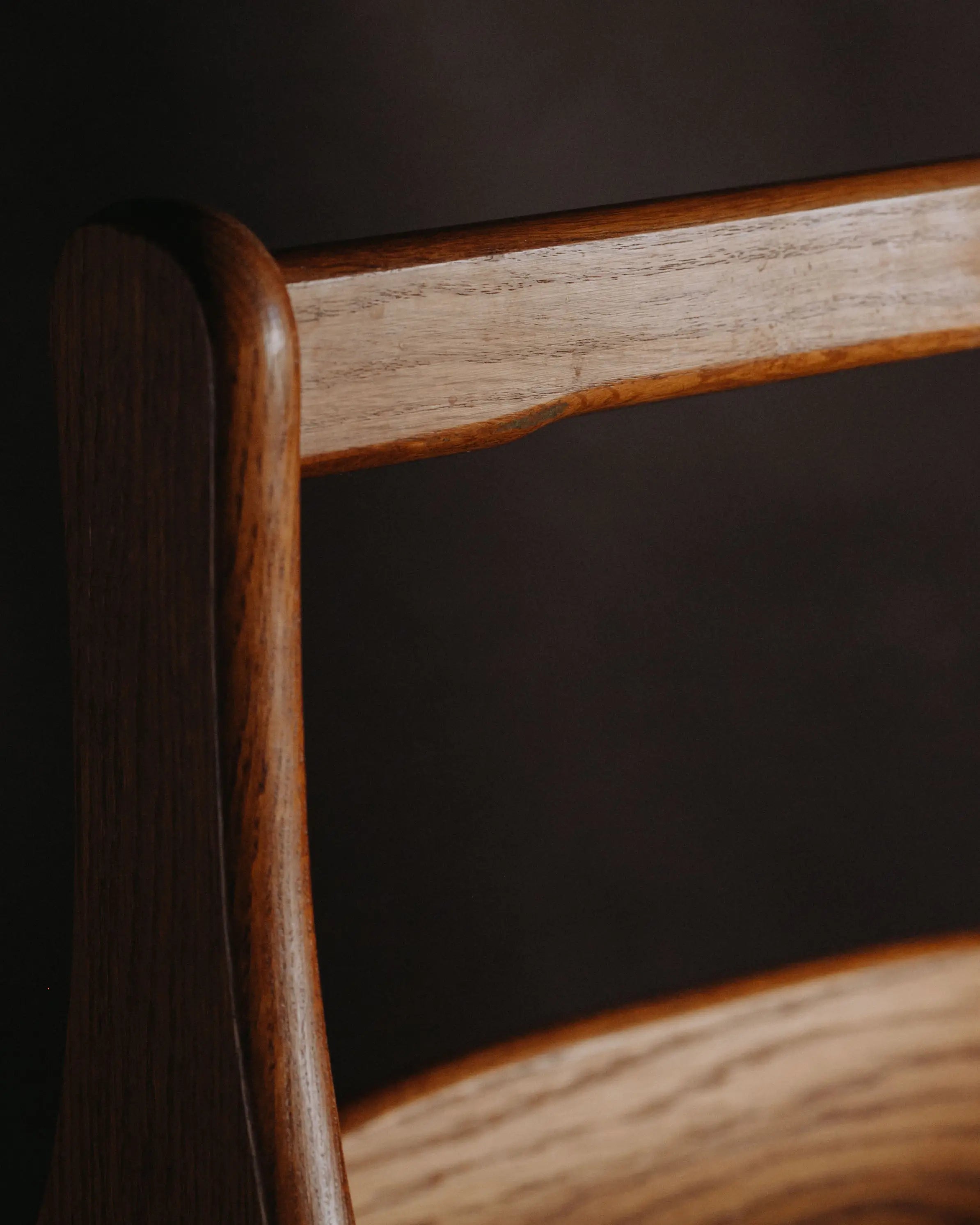 Vintage Zeitungsständer gebraucht – ein Objekt zum Ordnen und Präsentieren von Papieren