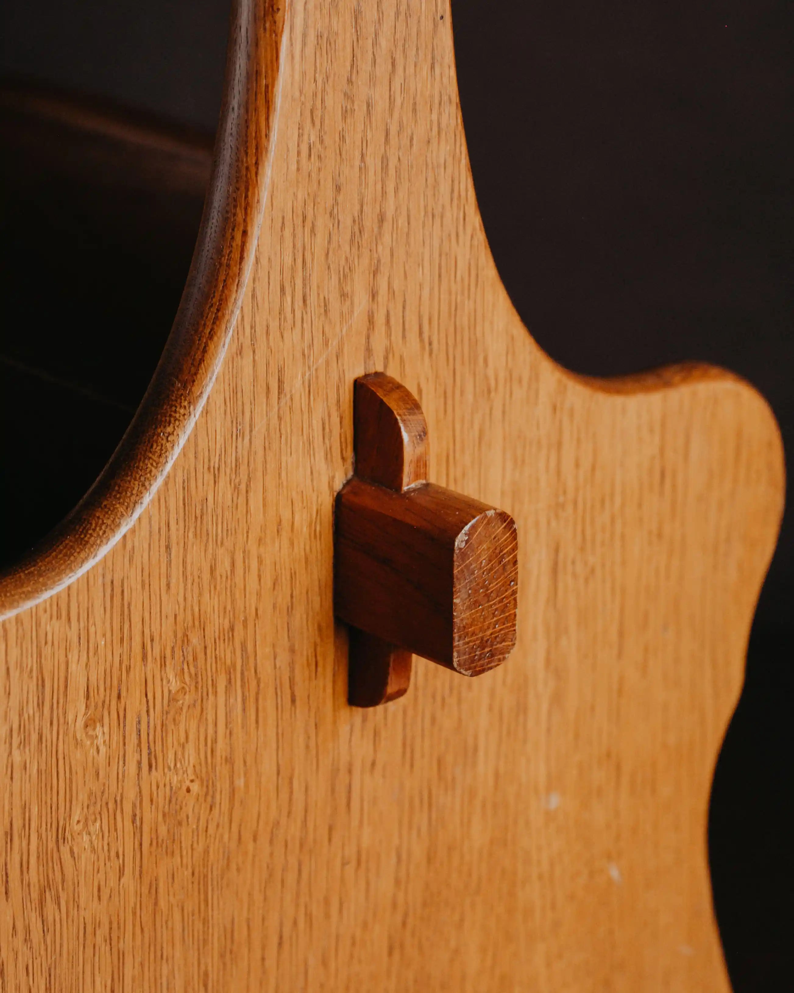 Vintage Zeitungsständer gebraucht – ein Objekt zum Ordnen und Präsentieren von Papieren