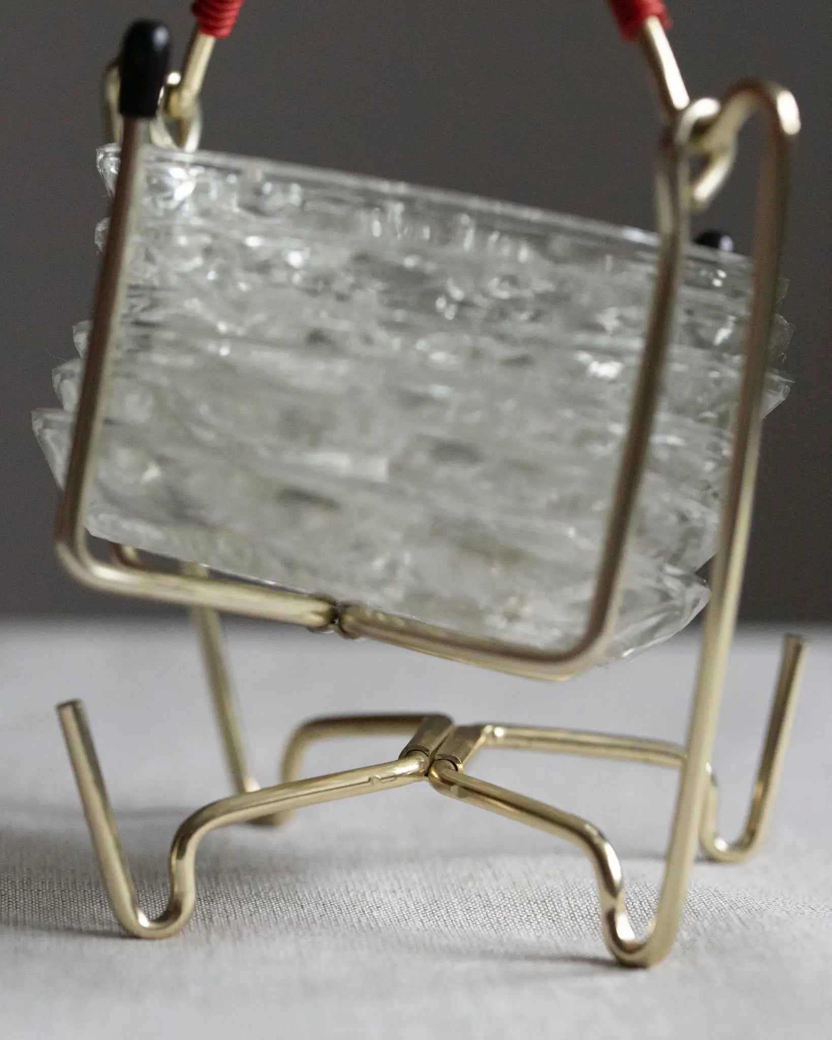 bleikristall-glas-untersetzer-ständer-halterung-rot-gold-vintage