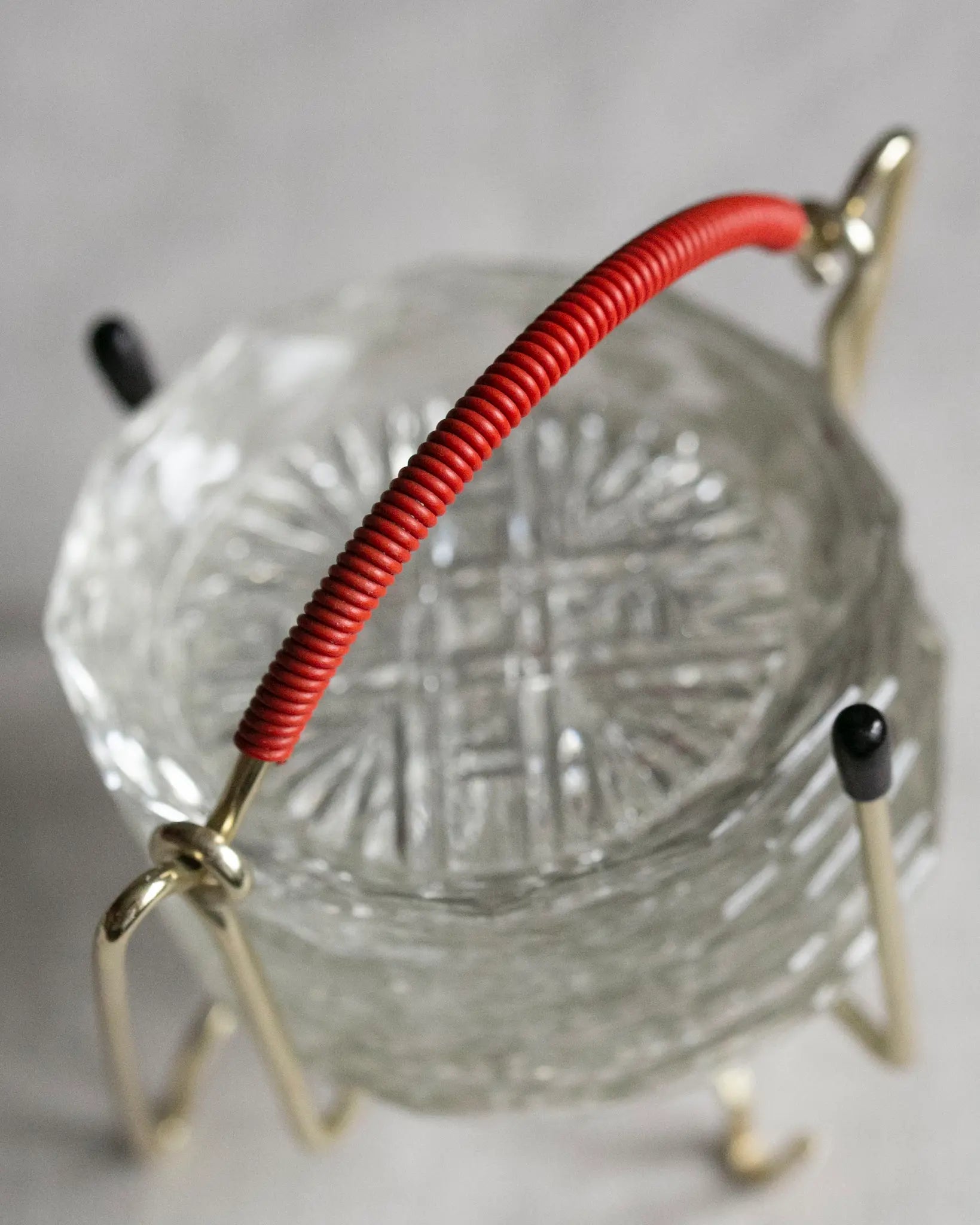 bleikristall-glas-untersetzer-ständer-halterung-rot-gold-vintage