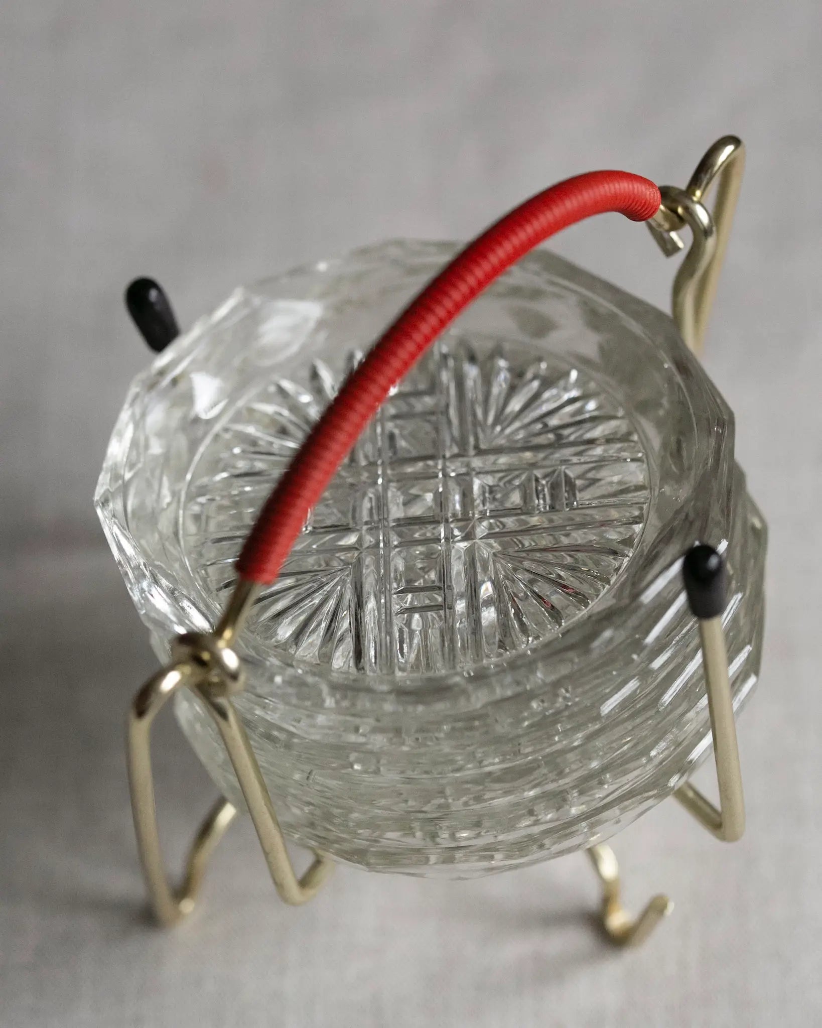 bleikristall-glas-untersetzer-ständer-halterung-rot-gold-vintage