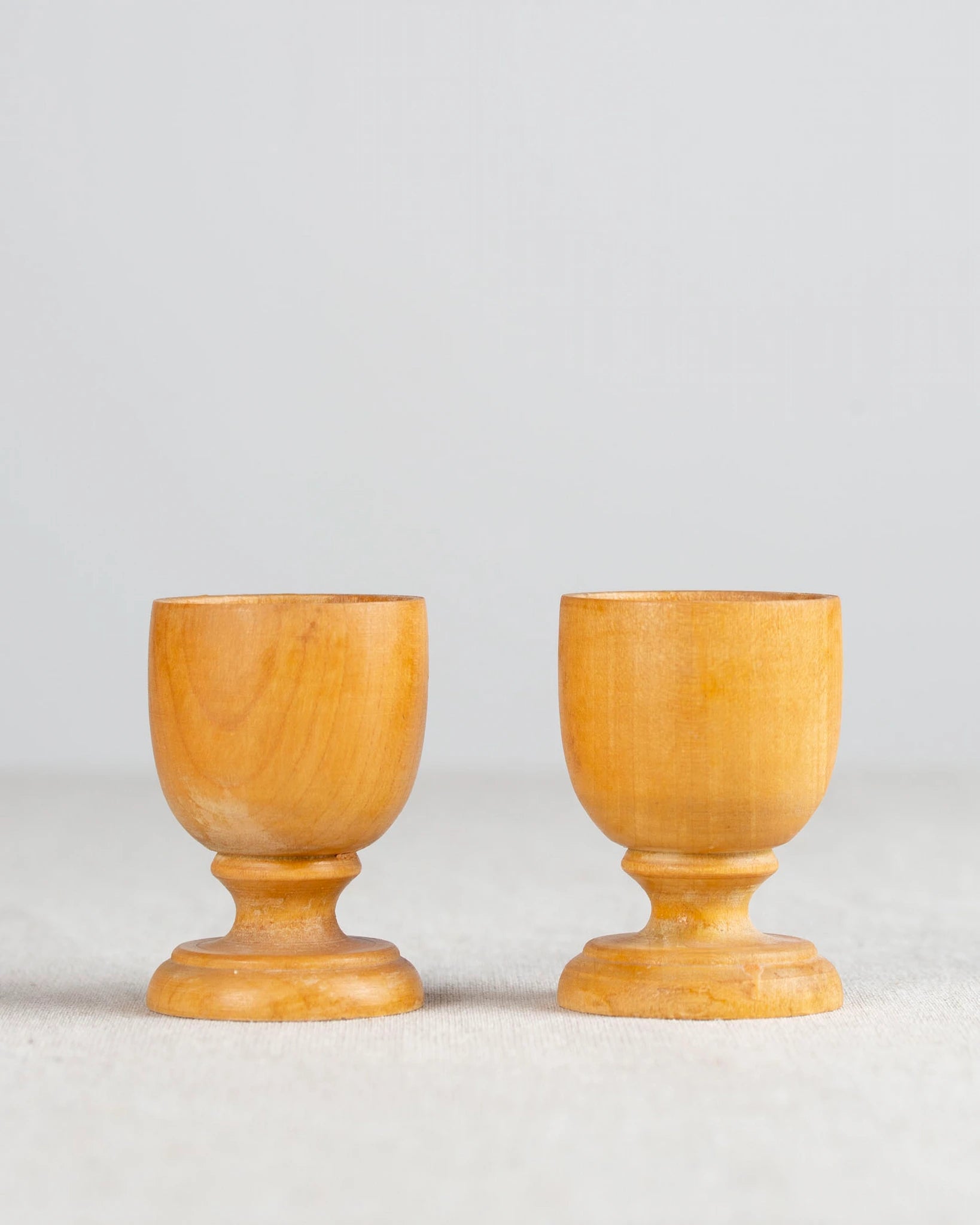 eierbecher-holz-frühstück-becher-servieren