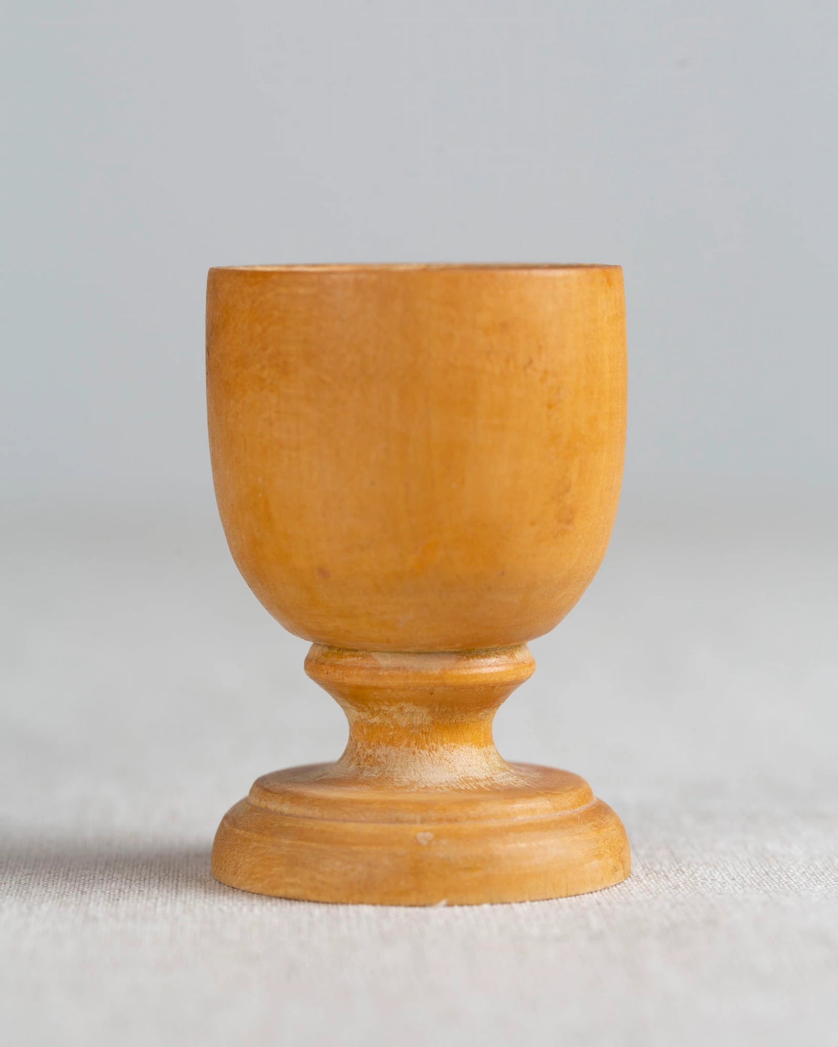 eierbecher-holz-frühstück-becher-servieren