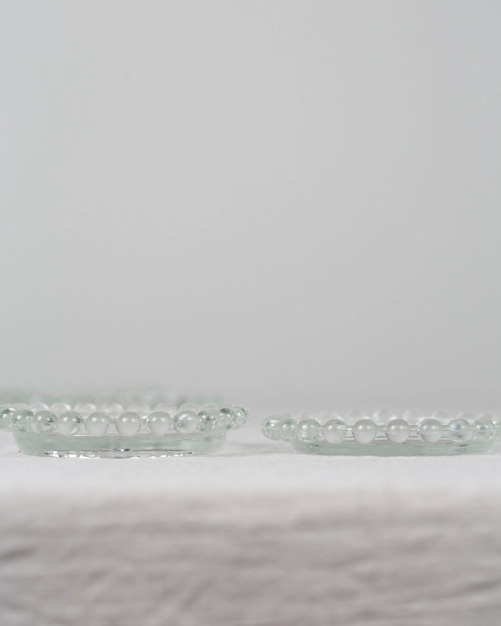 glas-untersetzer-birne-apfel-obst-vintage-noppen