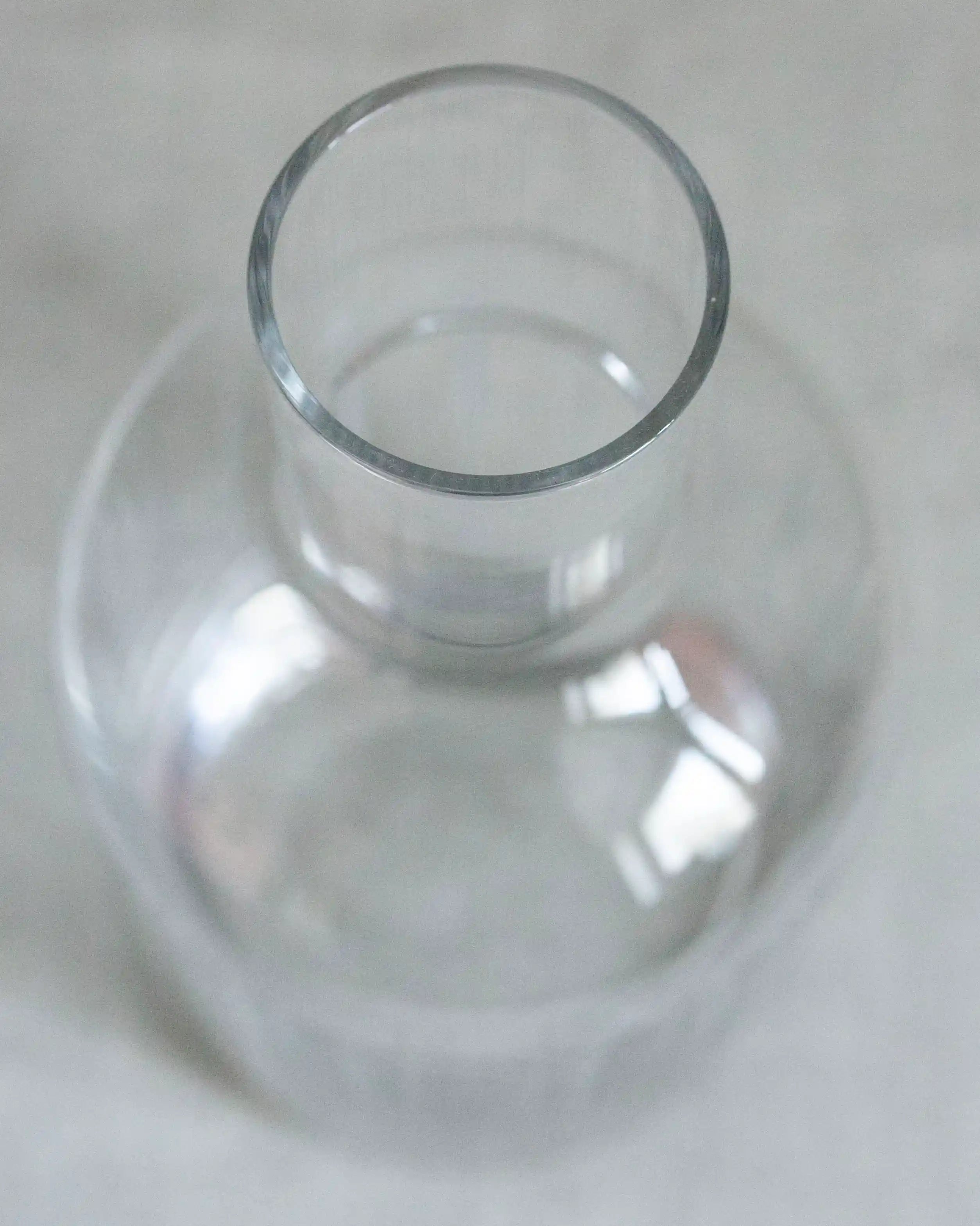glaskaraffe-dekanter-glas-gestreift