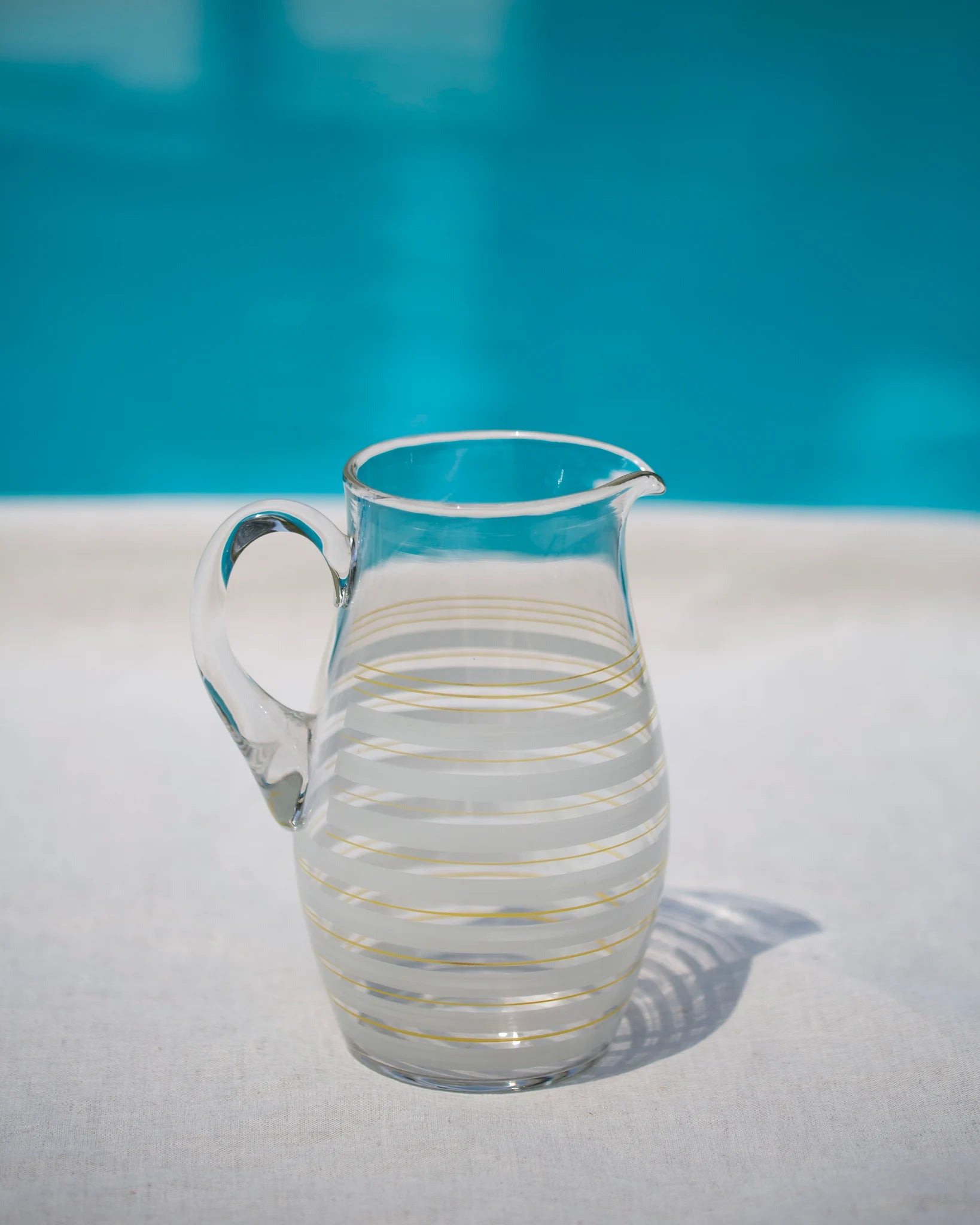 glaskrug-karaffe-saftkrug-gestreift-henkel-vintage