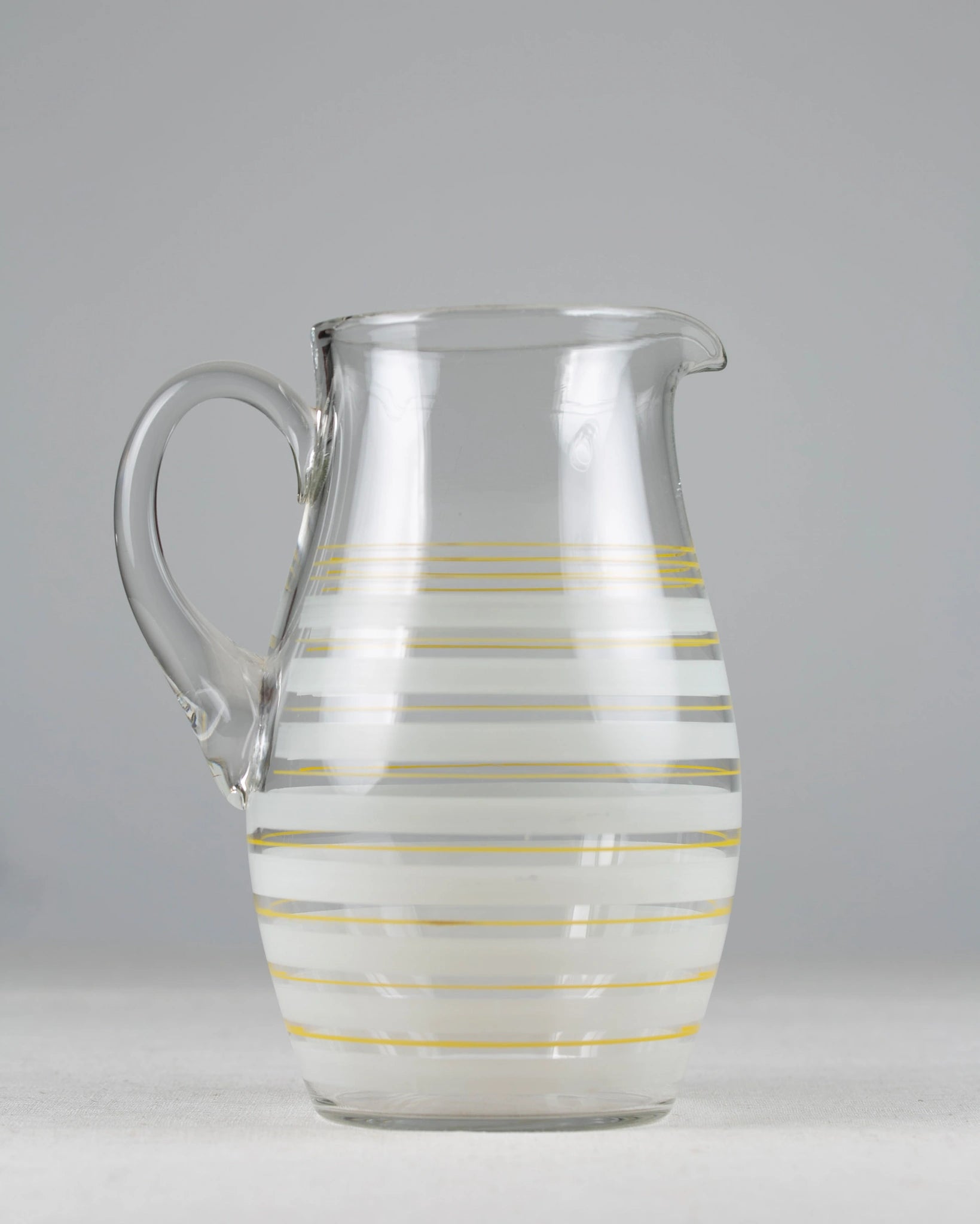 glaskrug-karaffe-saftkrug-gestreift-henkel-vintage