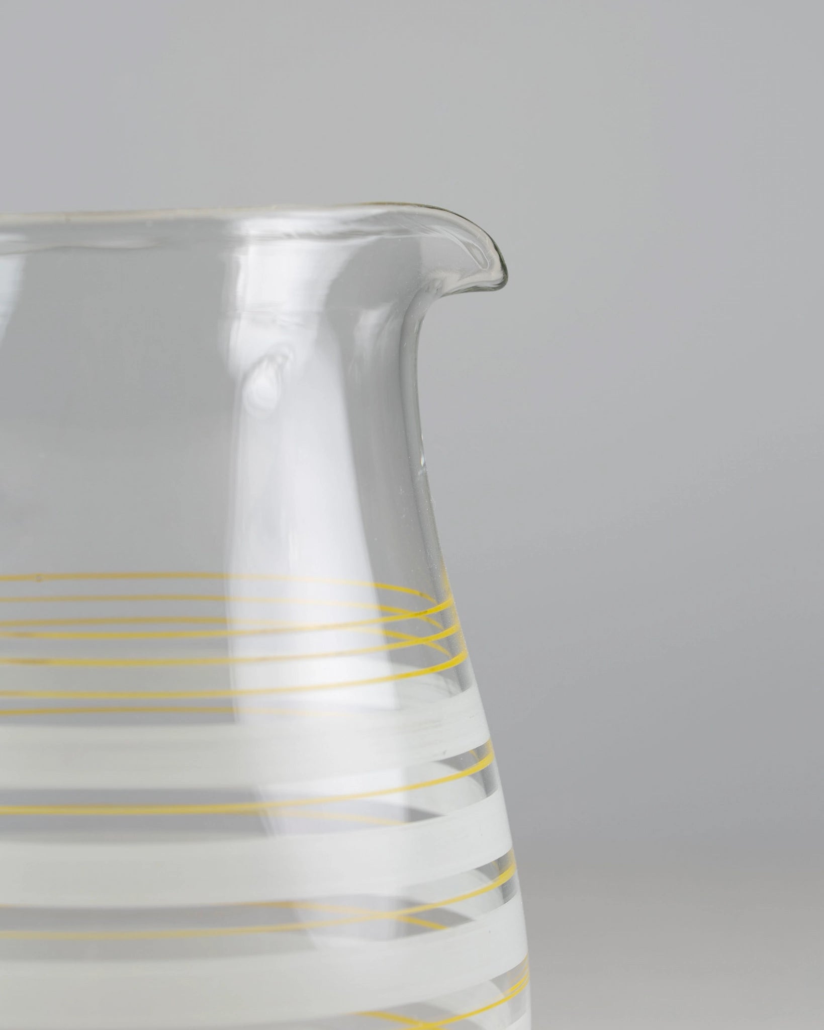 glaskrug-karaffe-saftkrug-gestreift-henkel-vintage