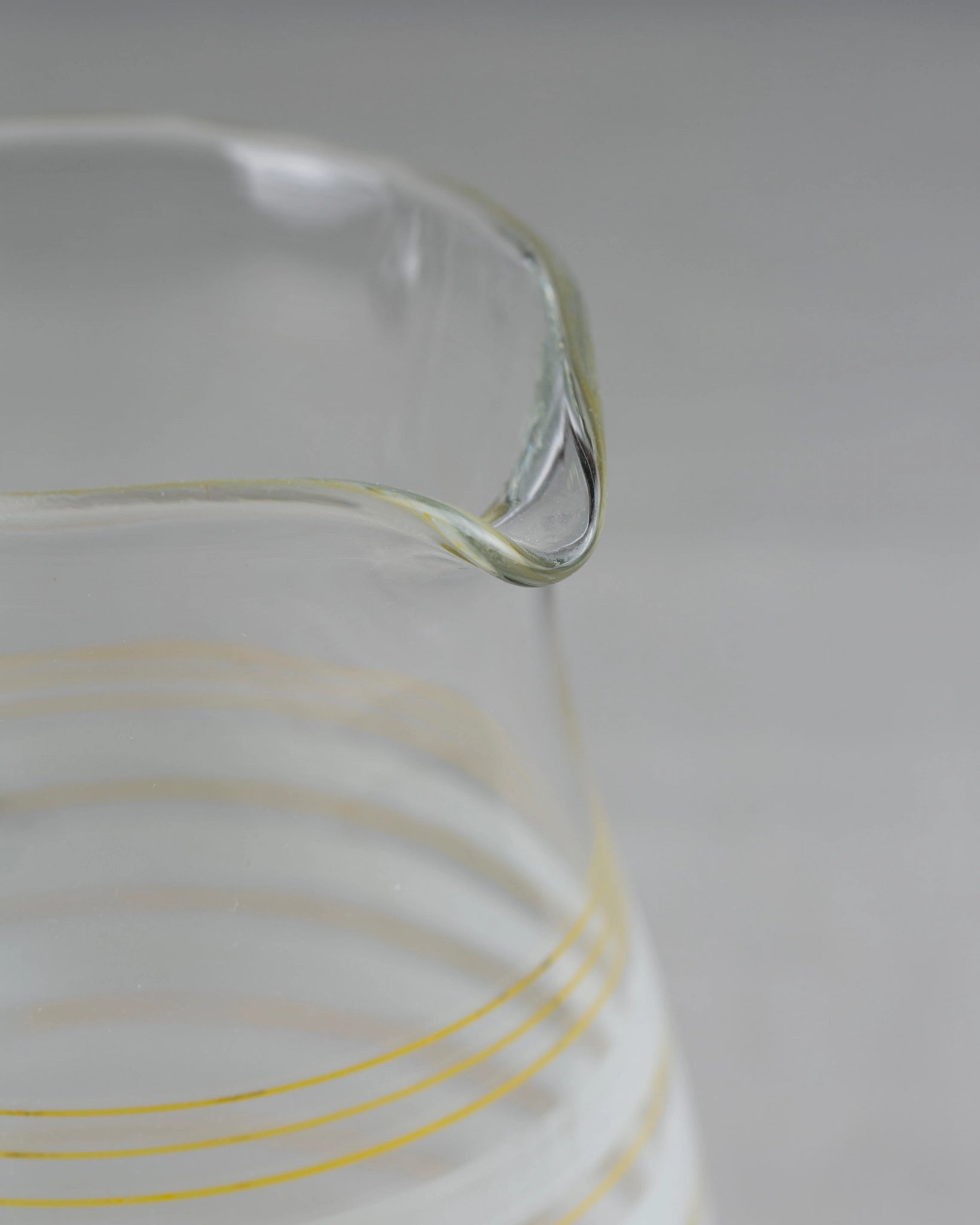 glaskrug-karaffe-saftkrug-gestreift-henkel-vintage