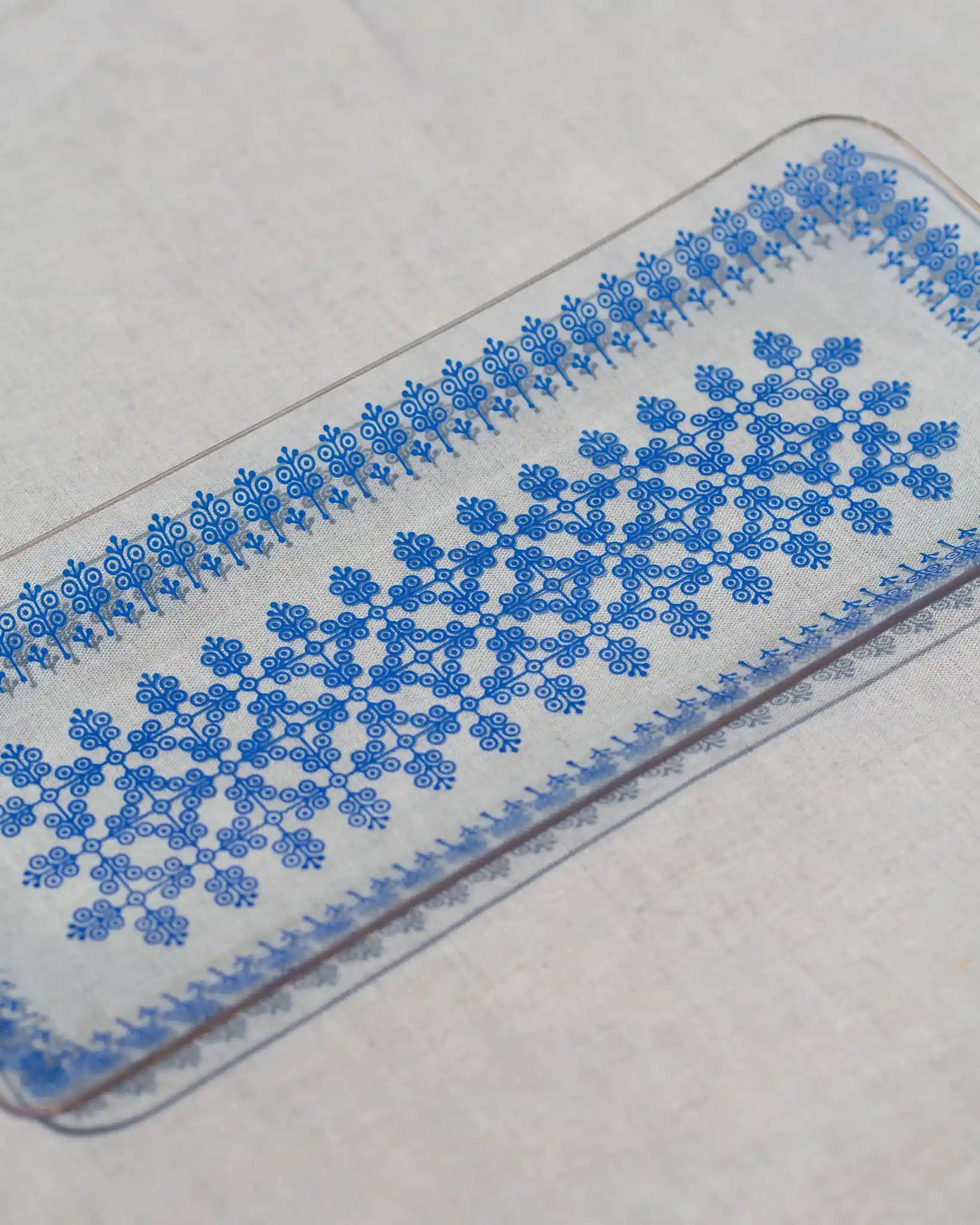 glasplatte-glaswerk-olbernhau-servierplatte-kuchenplatte-ddr-ostalgie-vintage-blau