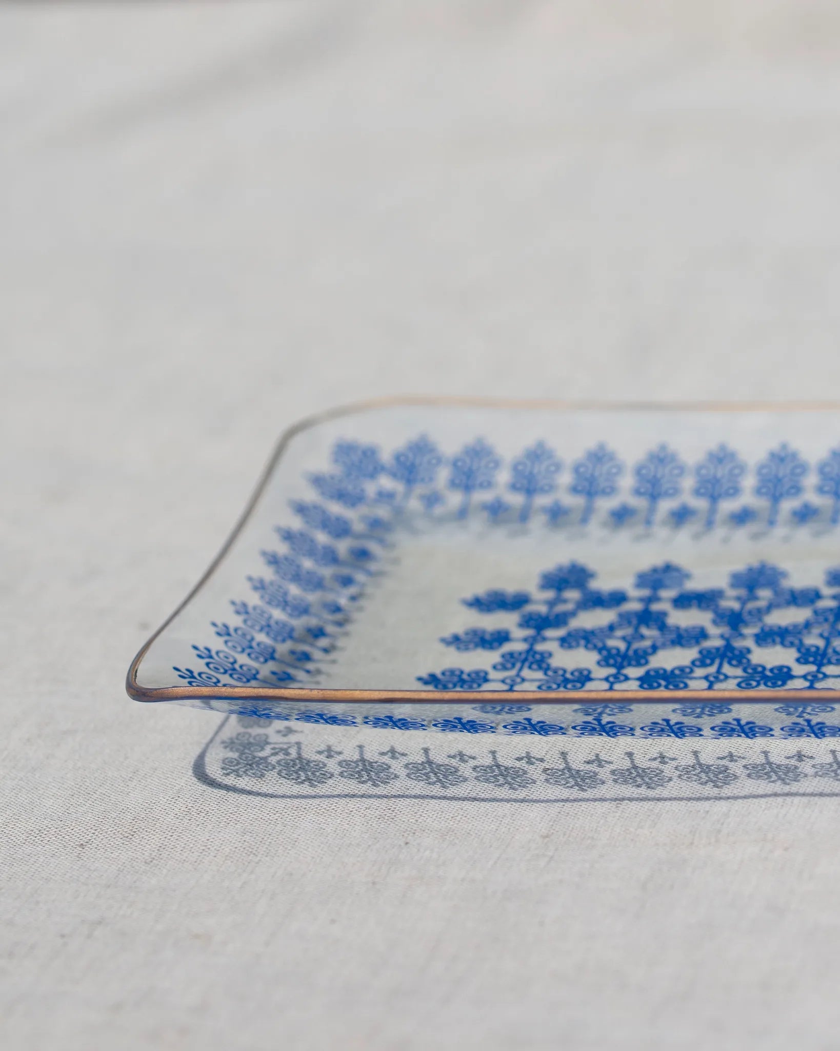 glasplatte-glaswerk-olbernhau-servierplatte-kuchenplatte-ddr-ostalgie-vintage-blau