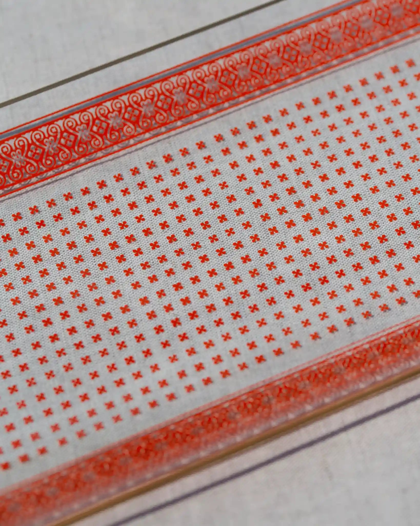 glasplatte-glaswerk-olbernhau-servierplatte-kuchenplatte-ddr-ostalgie-vintage-rot