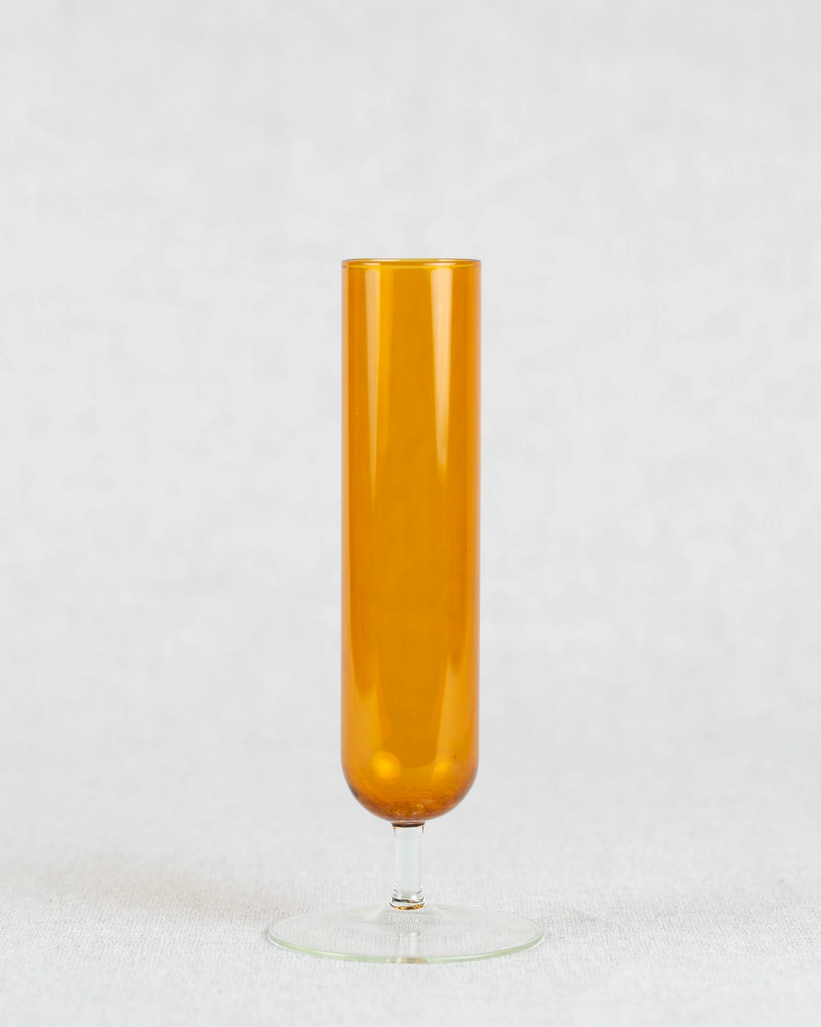 glasvase-ddr-mundgeblasen-bernsteinfarben-orange-schmal-vintage
