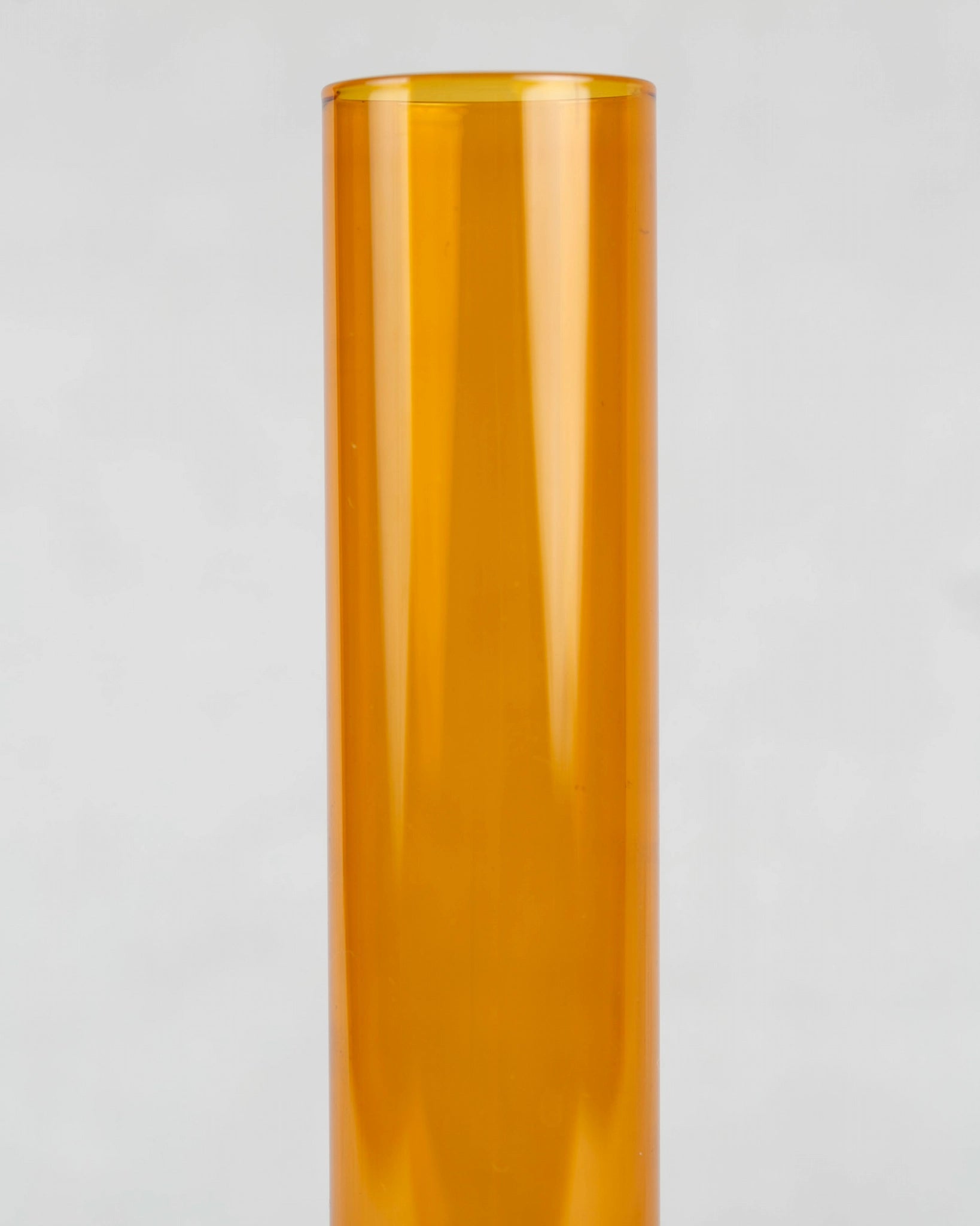 glasvase-ddr-mundgeblasen-bernsteinfarben-orange-schmal-vintage