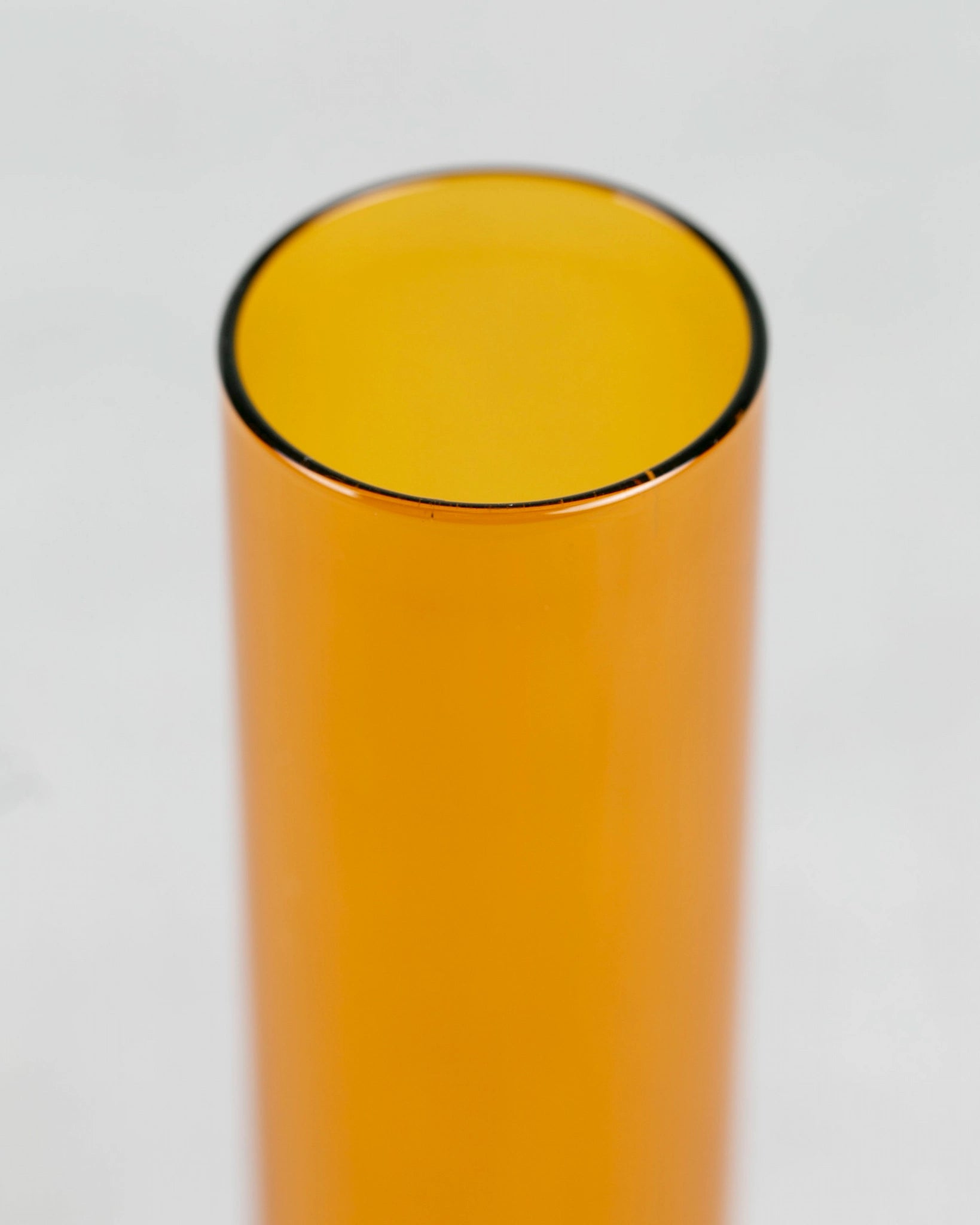 glasvase-ddr-mundgeblasen-bernsteinfarben-orange-schmal-vintage