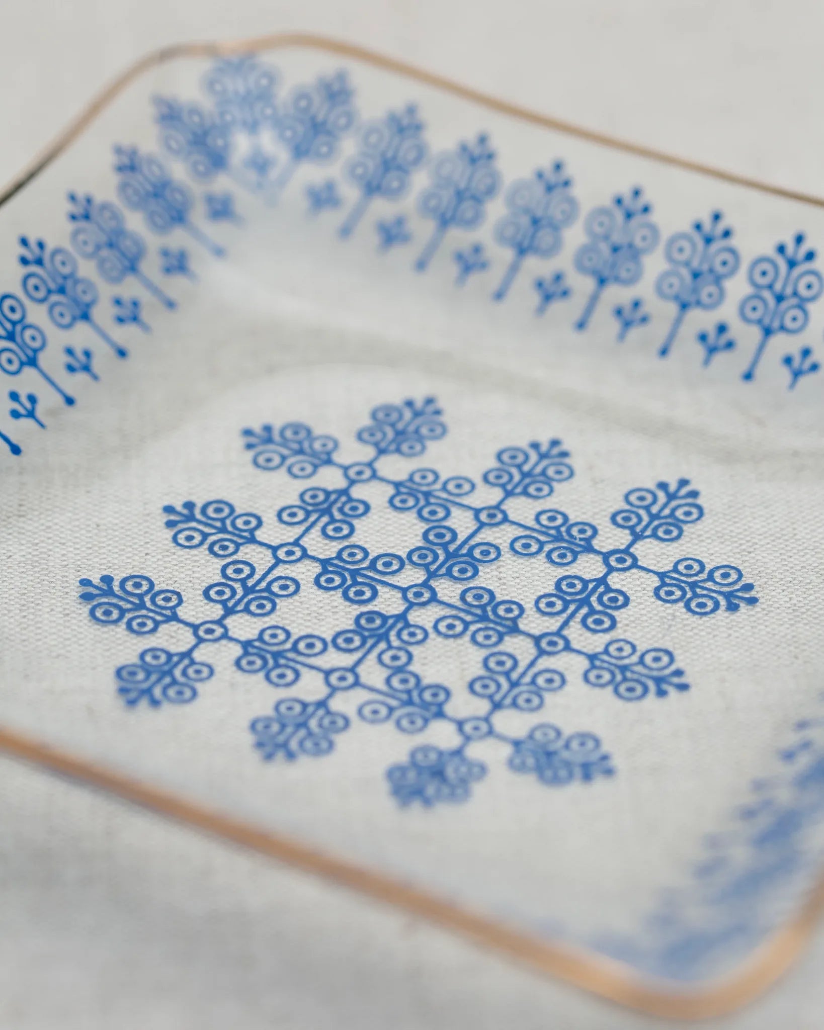 glaswerk-olbernhau-ostalgie-schale-blau-gemustert