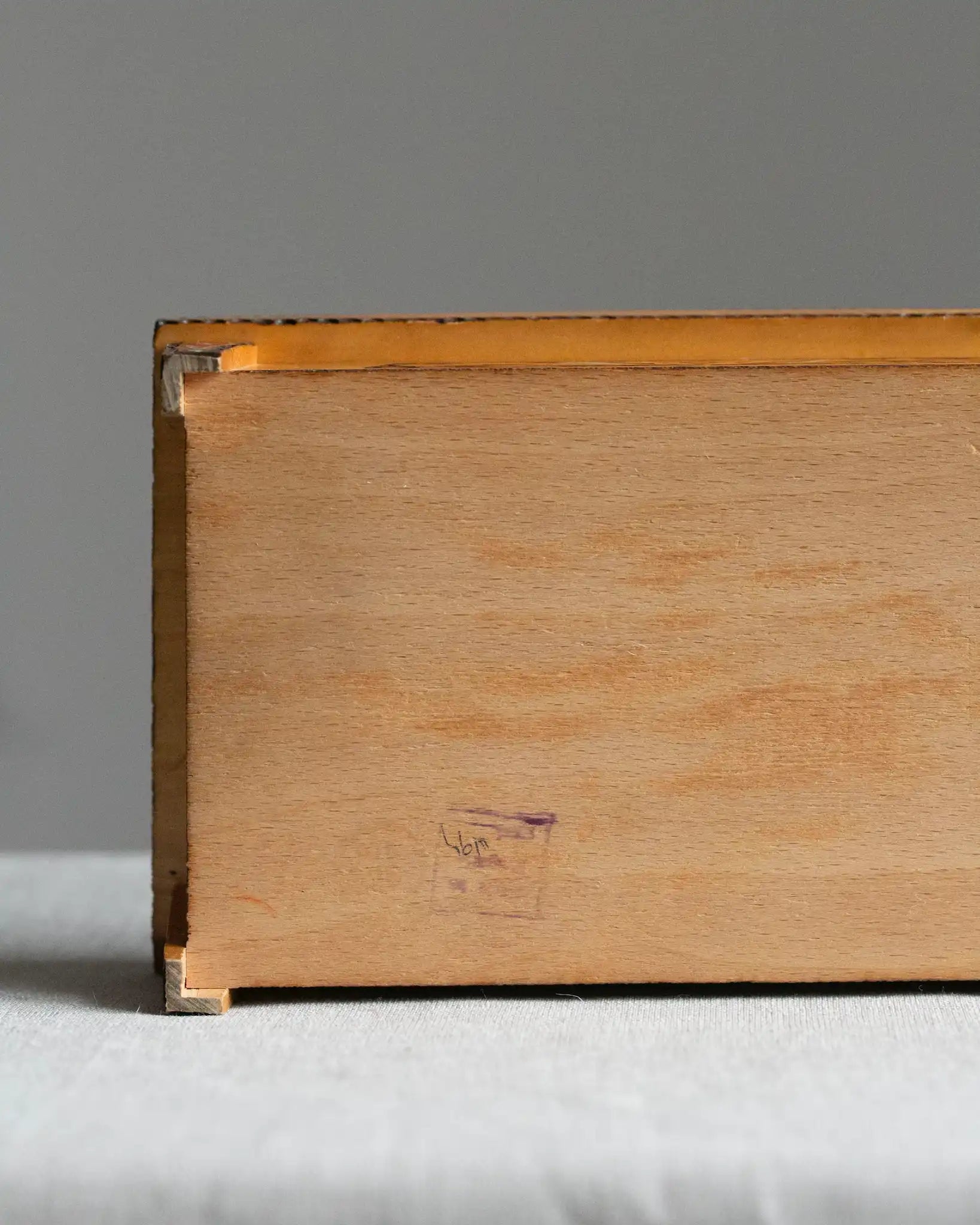 holzschatulle-schmuckschatulle-holz-gemustert-vintage-handgeschnitzt