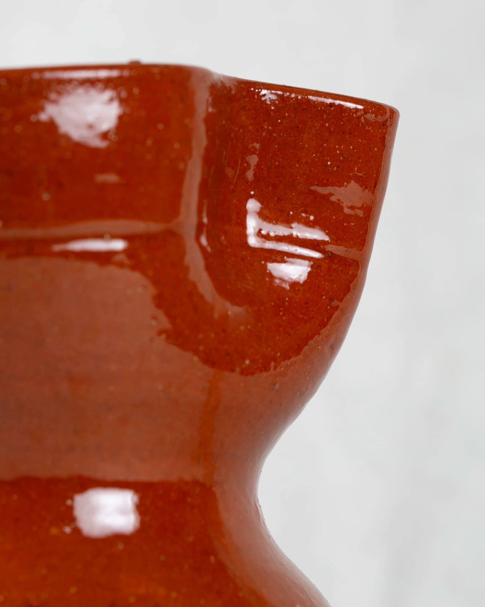 kanne-braun-handmade-töpferware-ton