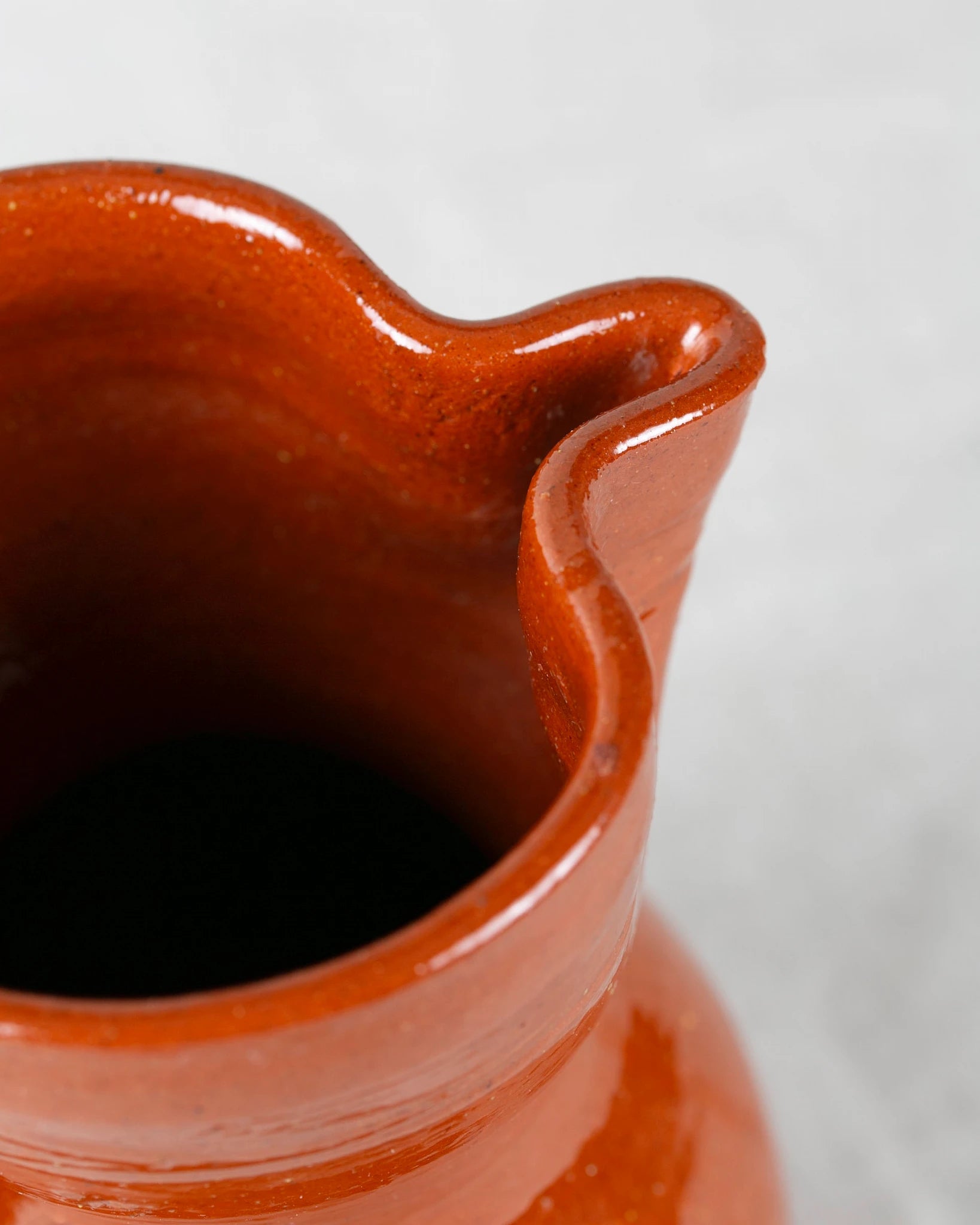 kanne-braun-handmade-töpferware-ton