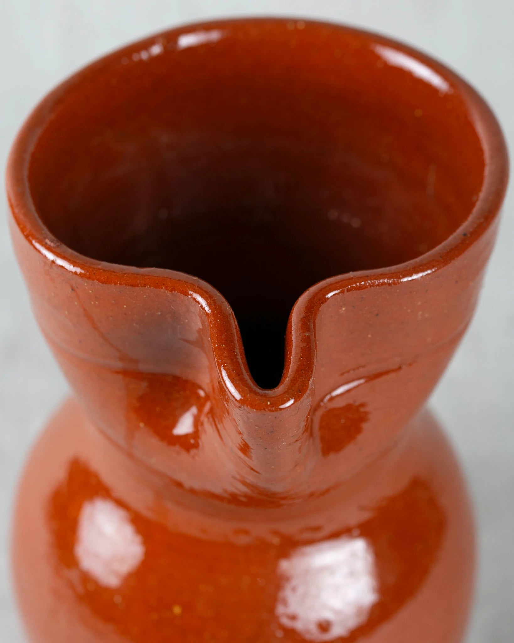 kanne-braun-handmade-töpferware-ton