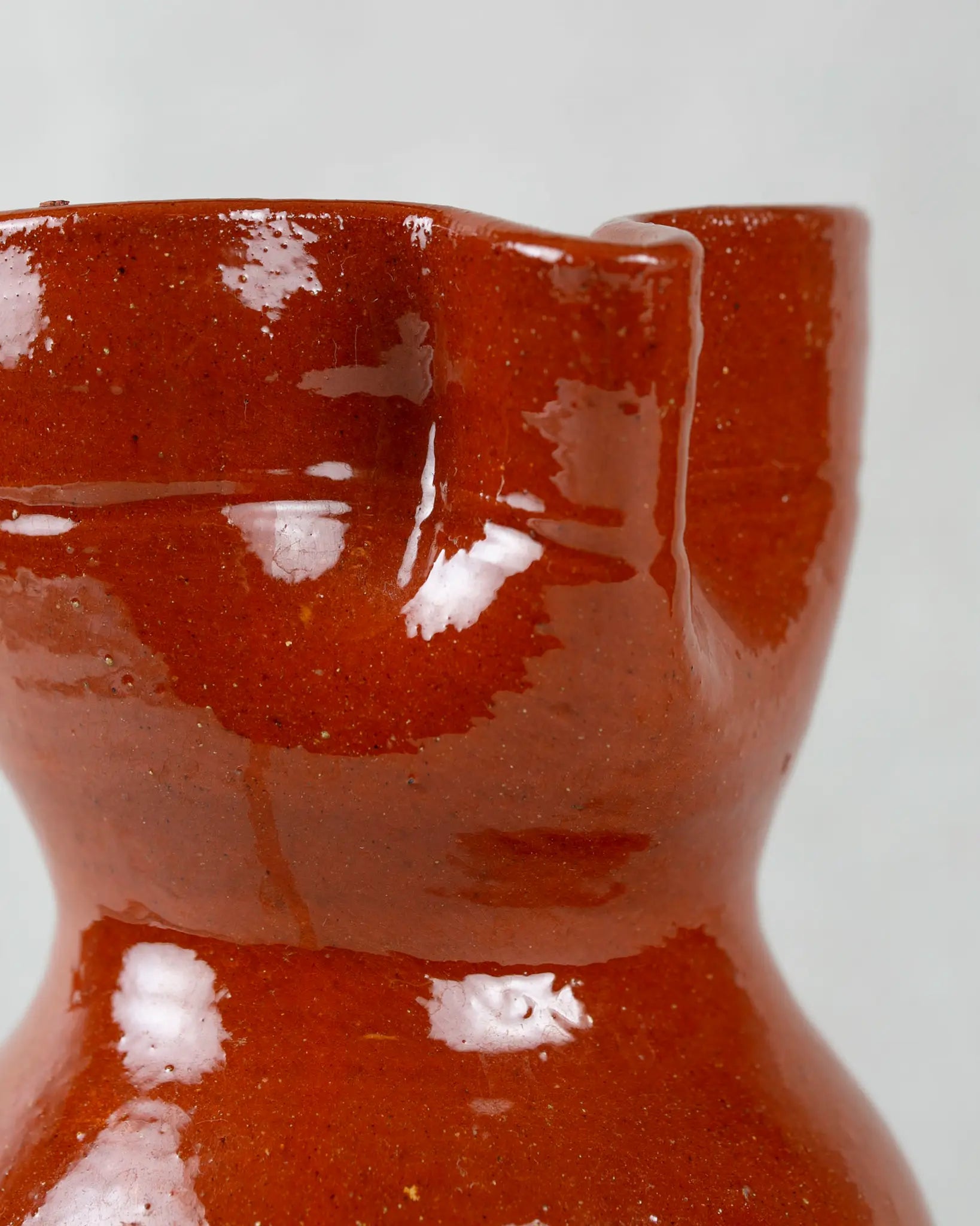 kanne-braun-handmade-töpferware-ton