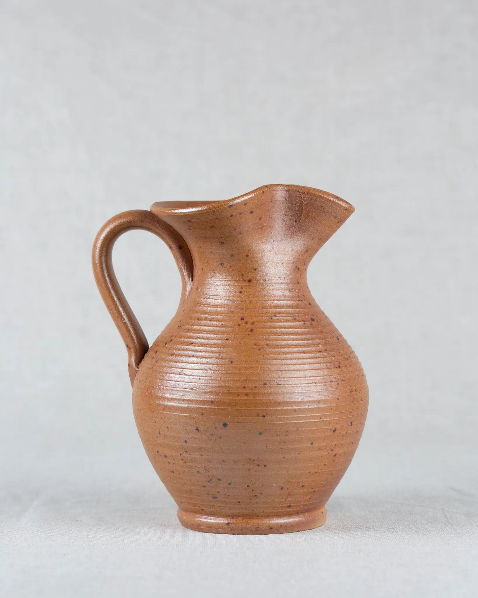 keramik-keramik-kanne-krug-braun-ausguss-vintage-west-germany