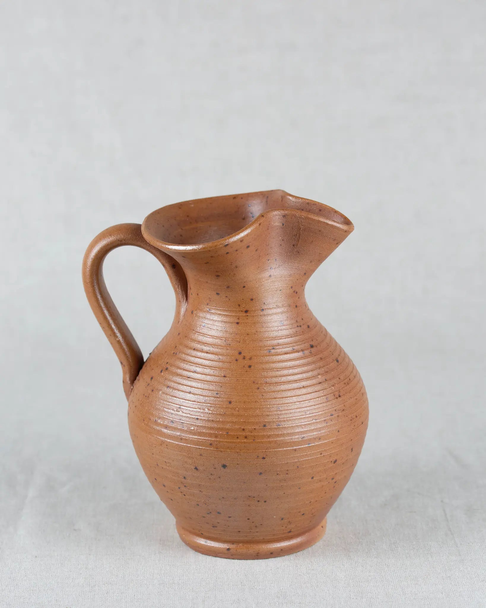 keramik-keramik-kanne-krug-braun-ausguss-vintage-west-germany