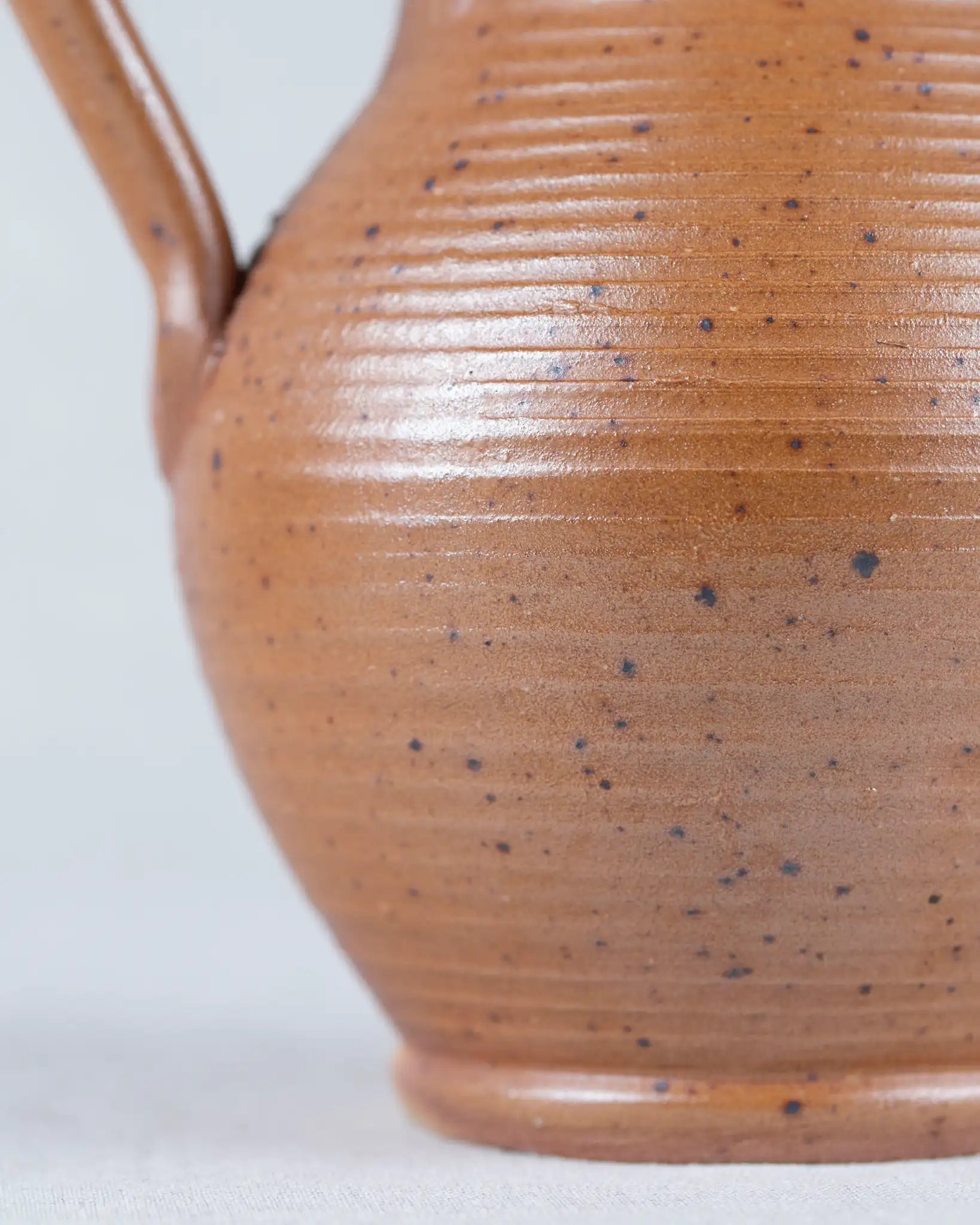 keramik-keramik-kanne-krug-braun-ausguss-vintage-west-germany