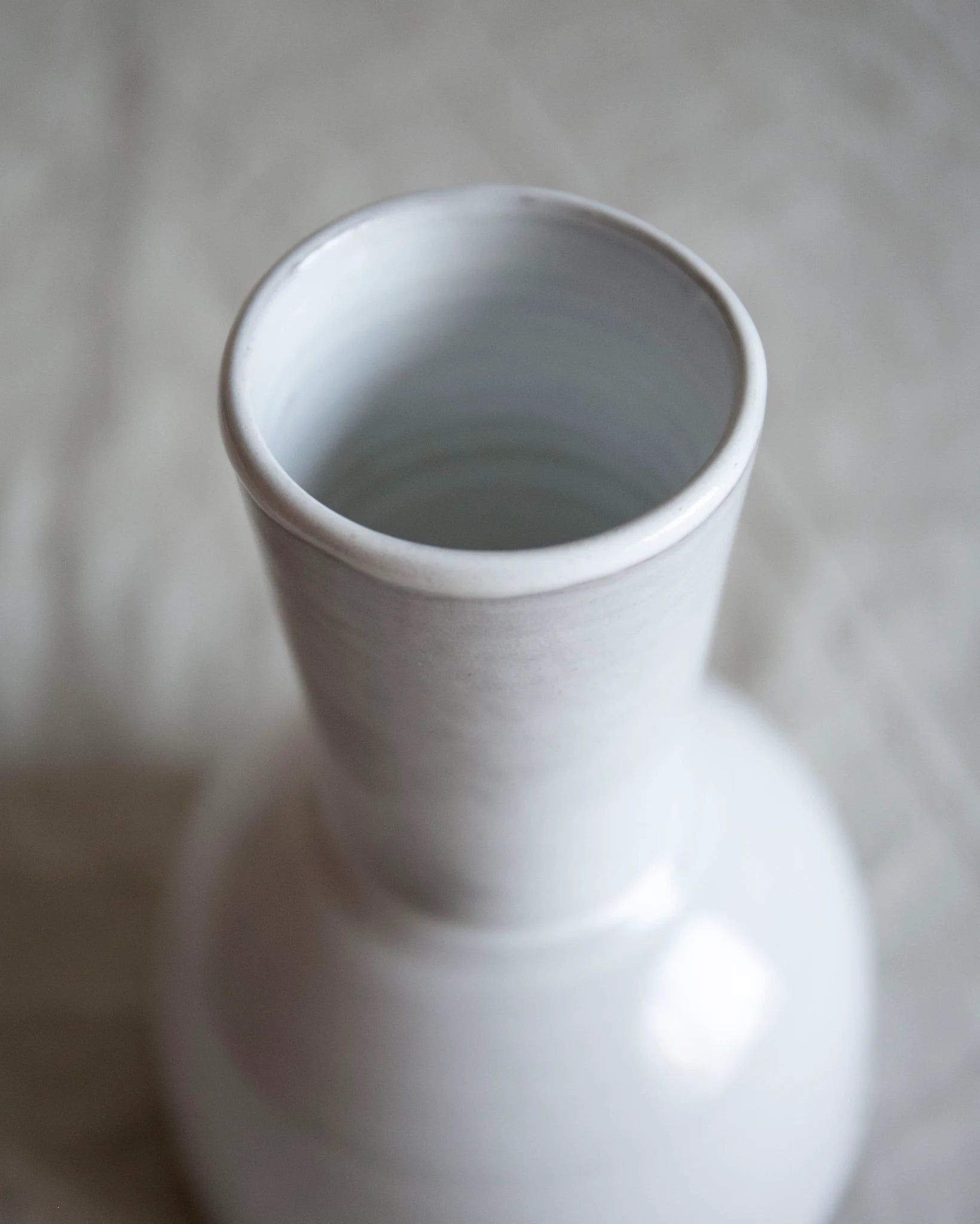 keramik-vase-vintage-weiß-grau-klein-blumenvase