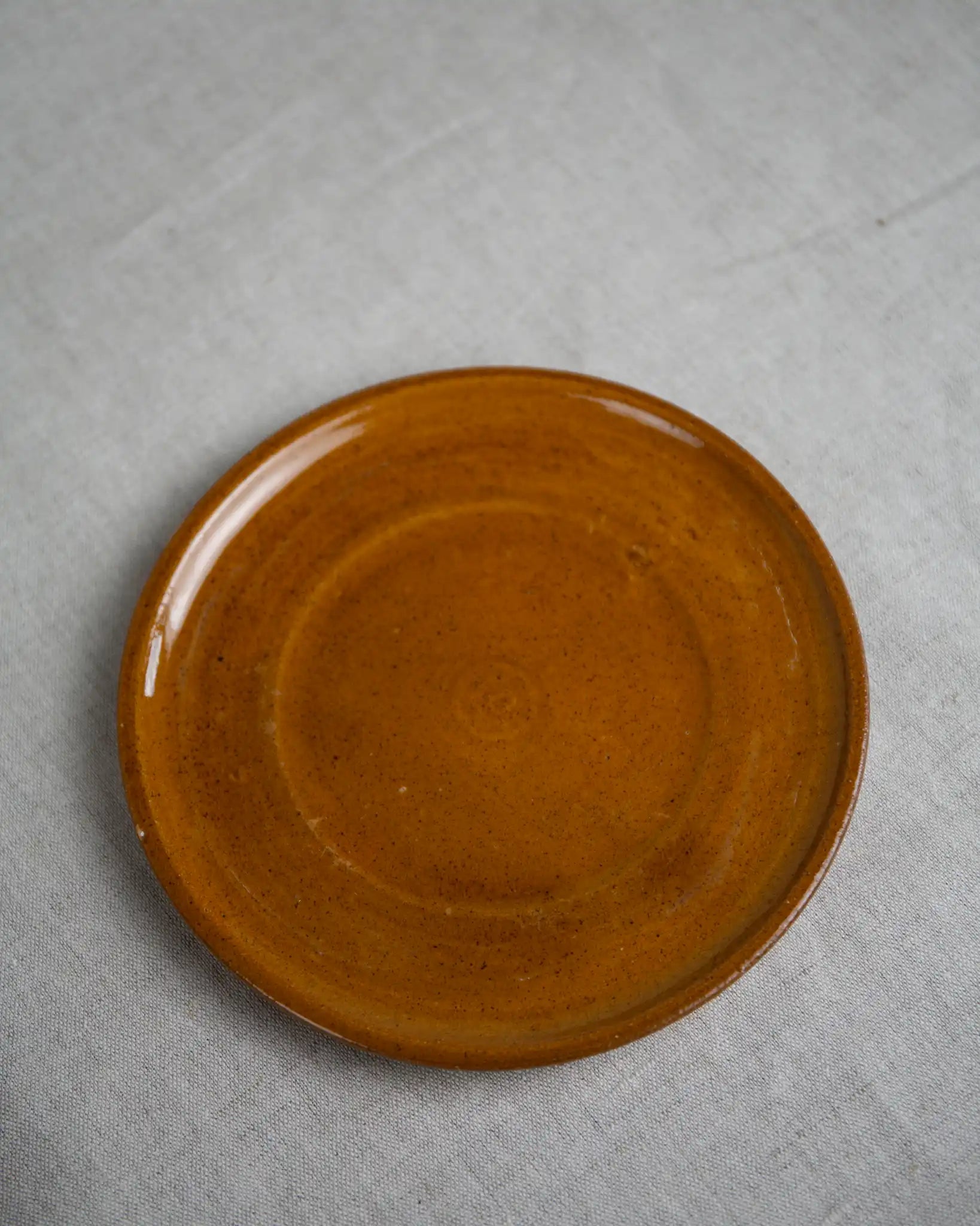 keramikteller-ton-keramik-kuchenteller-untersetzer-braun-kaffee-kuchen-vintage