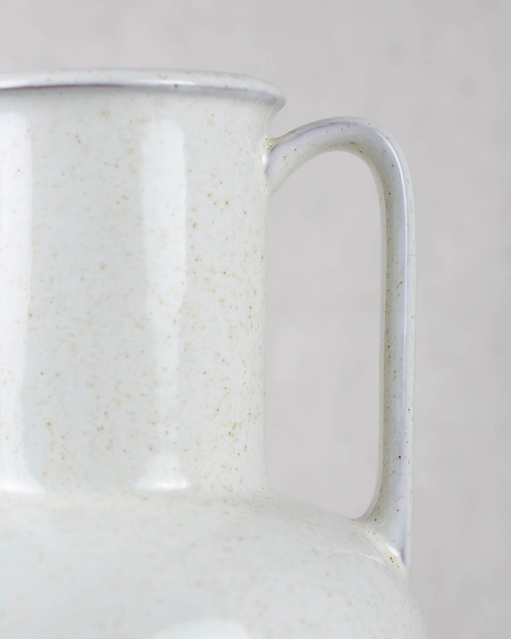 keramikvase-henkelvase-griechisch-vase-grau-weiß