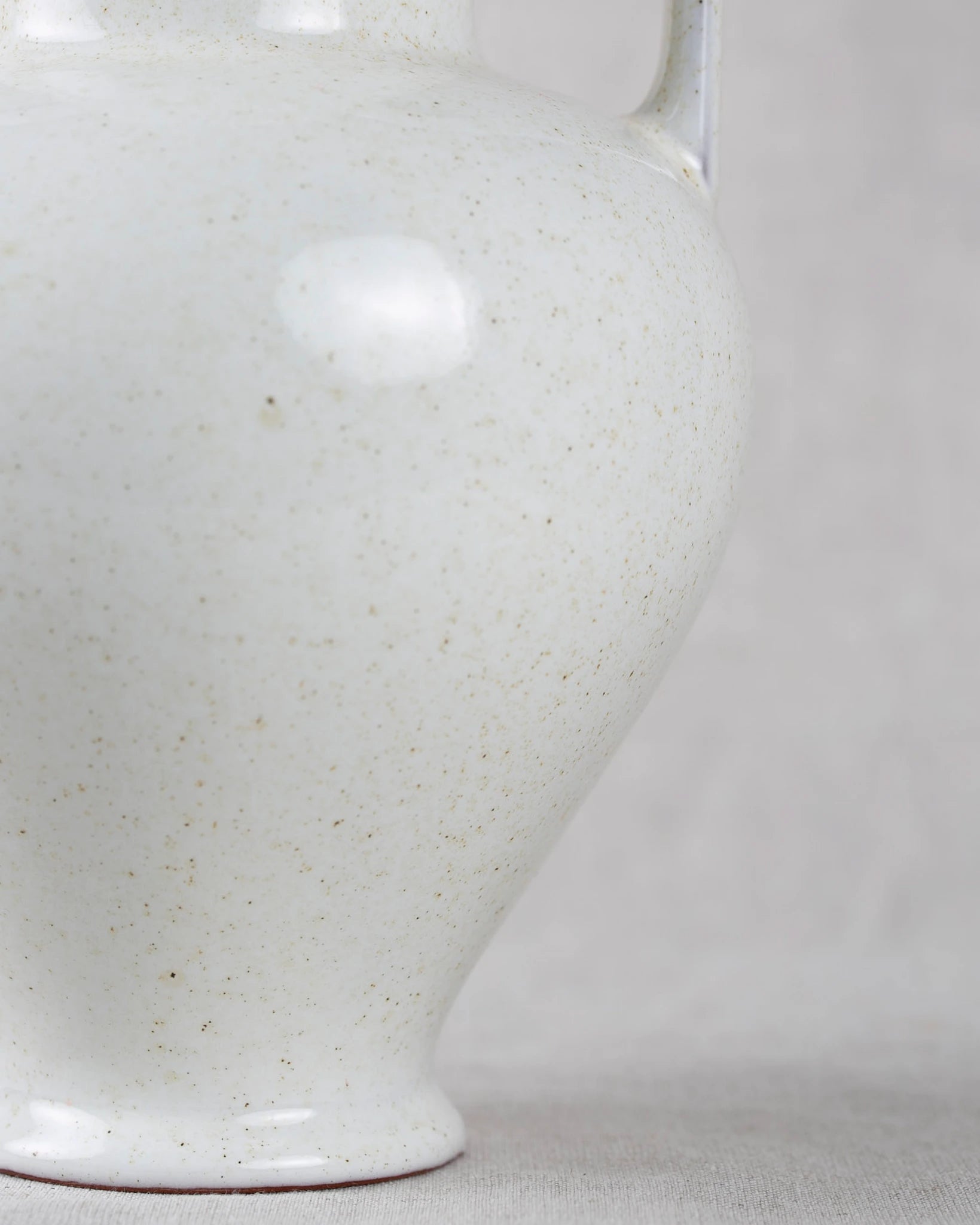 keramikvase-henkelvase-griechisch-vase-grau-weiß